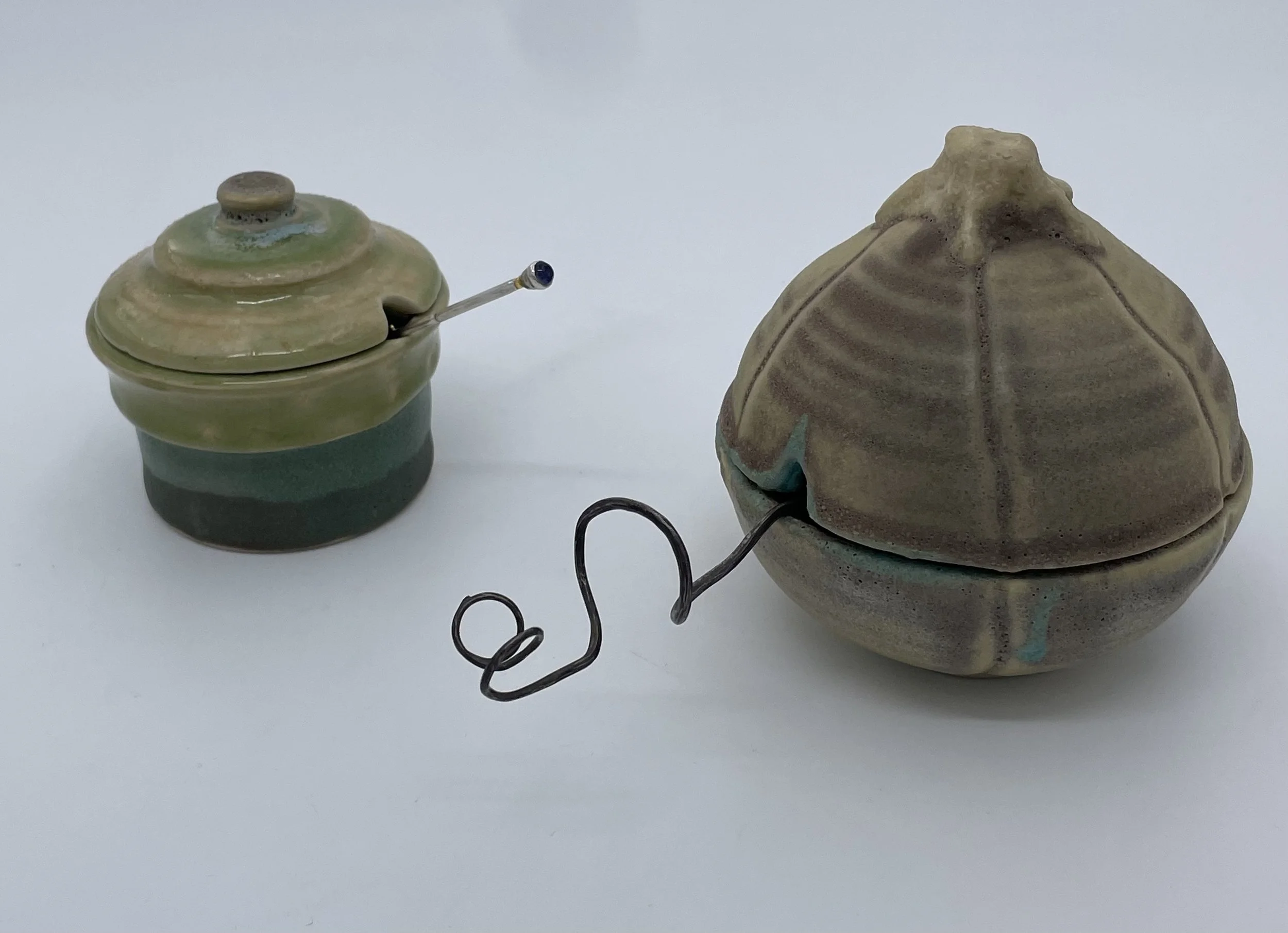 The Alchemists Pair: The Auric Keeper and the Shovel Gourdian