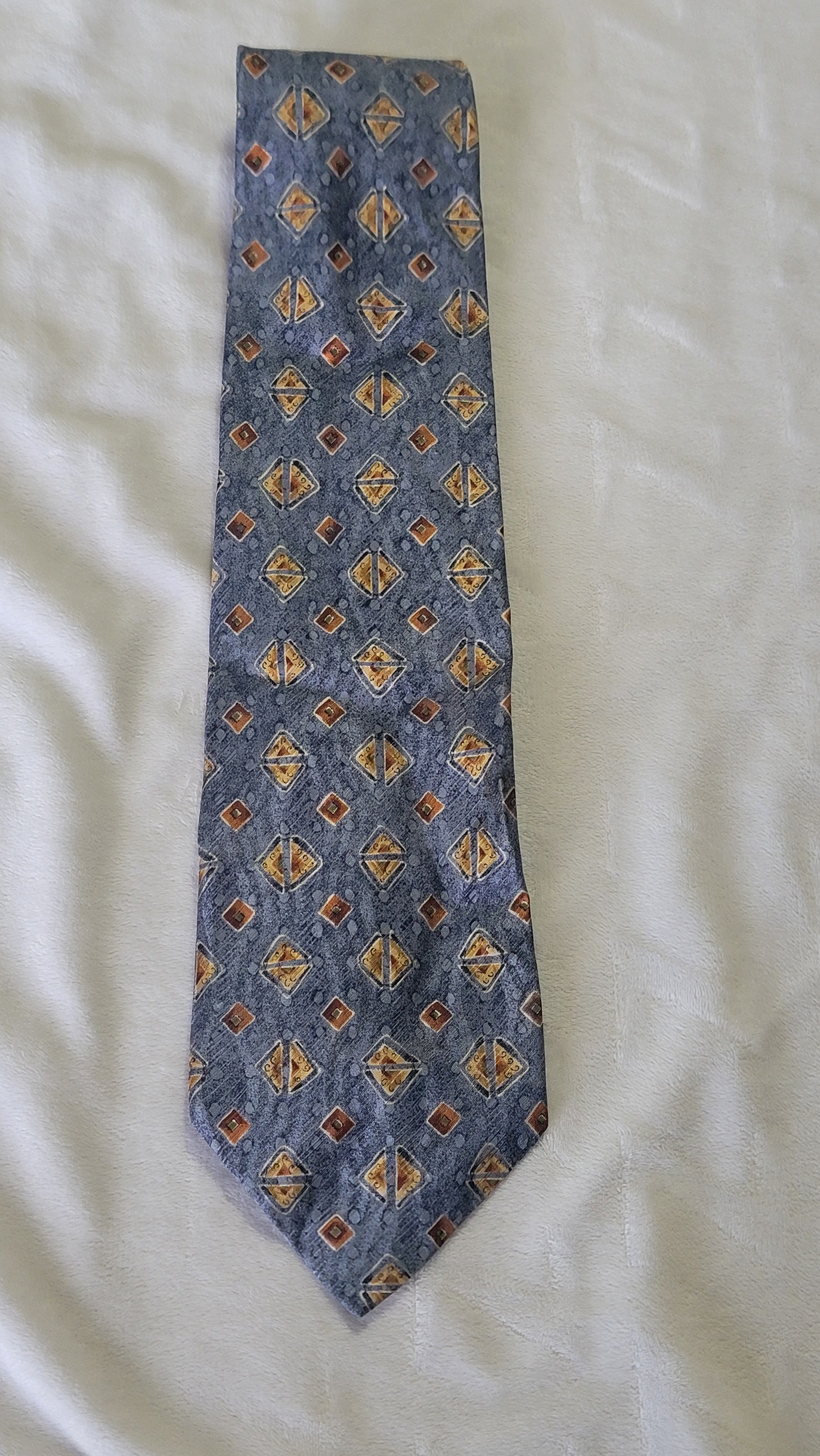 Blue patterned tie