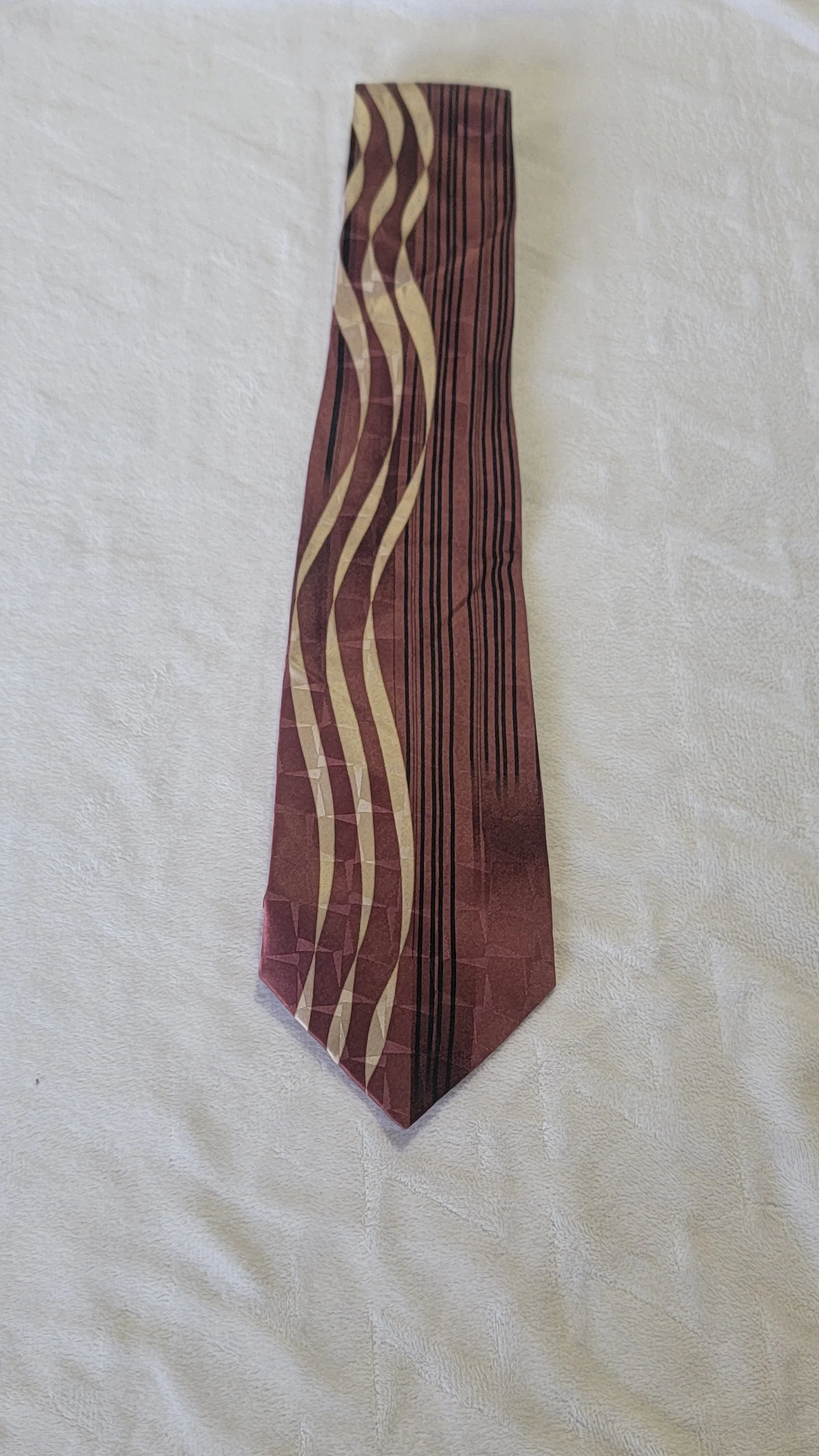 Red Music Measure pattern tie