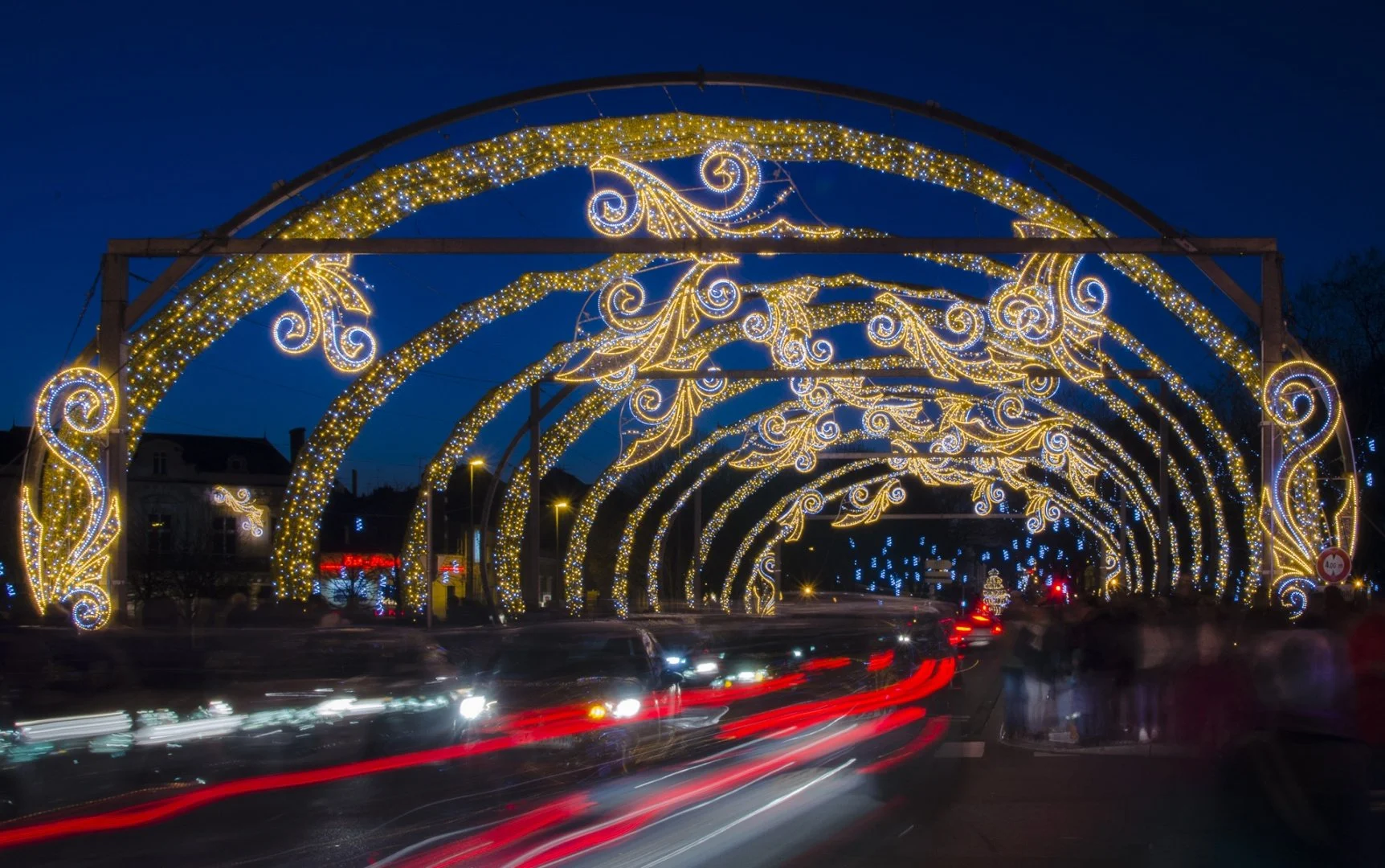 Dans-la-rue-Illuminations-voitures-ou-piétons.jpg