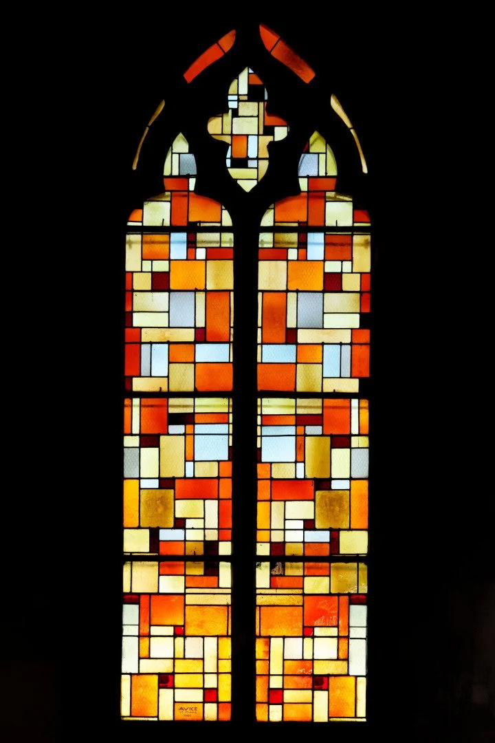 Jeu-de-formes-et-couleurs-en-symetrie.jpg
