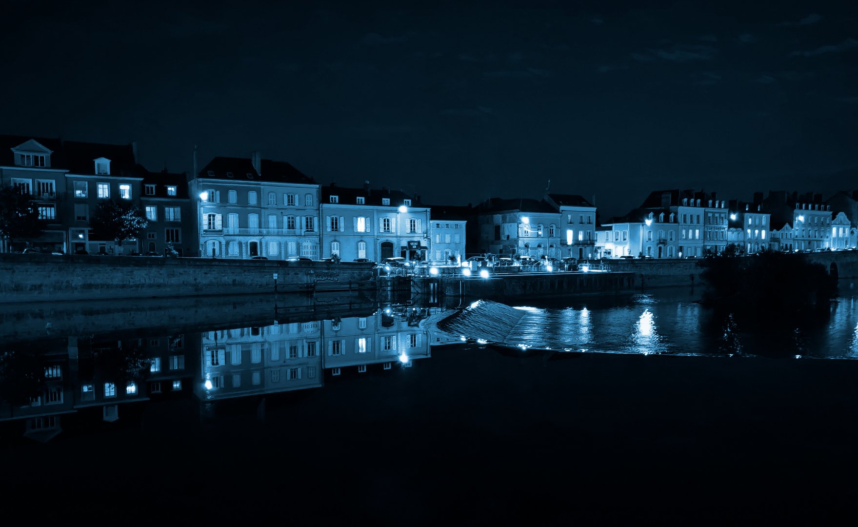 nuit-calme-sur-Laval.jpg