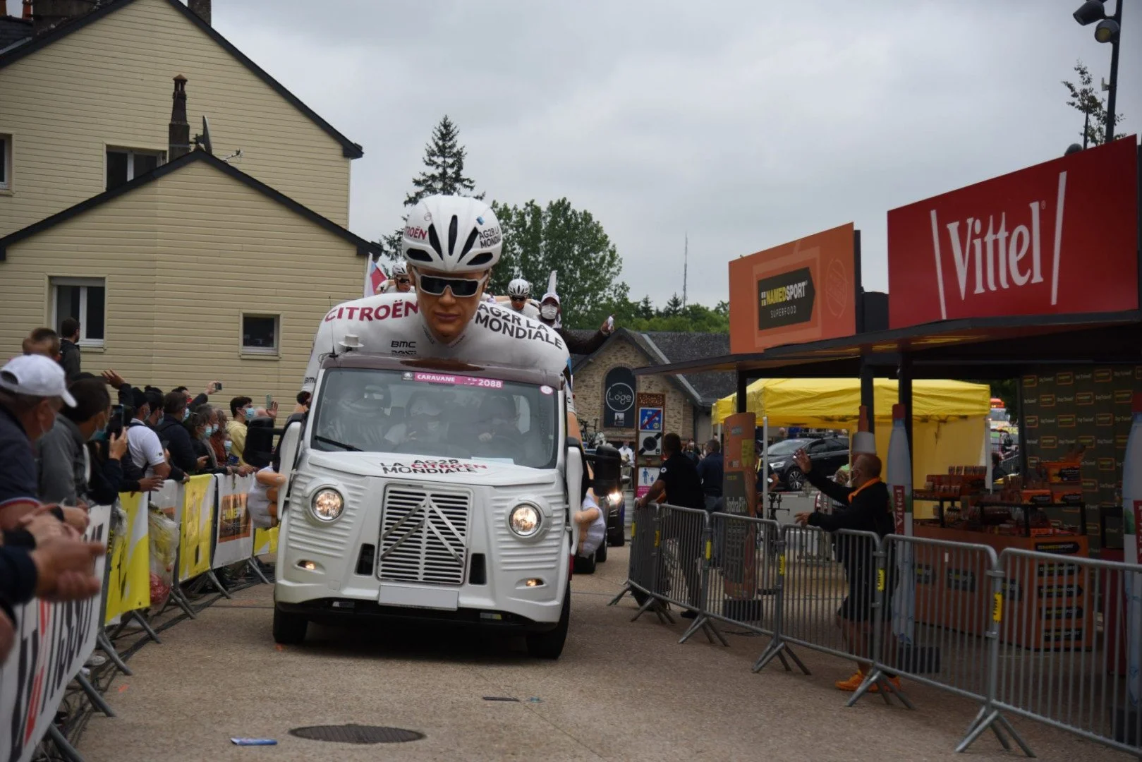 TDF2021-caravane_030.jpg