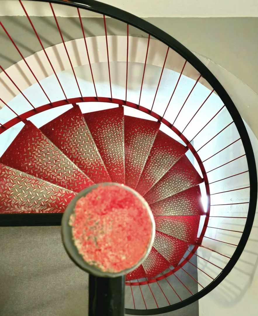 Escalier-interieur-use-du-travail.jpg