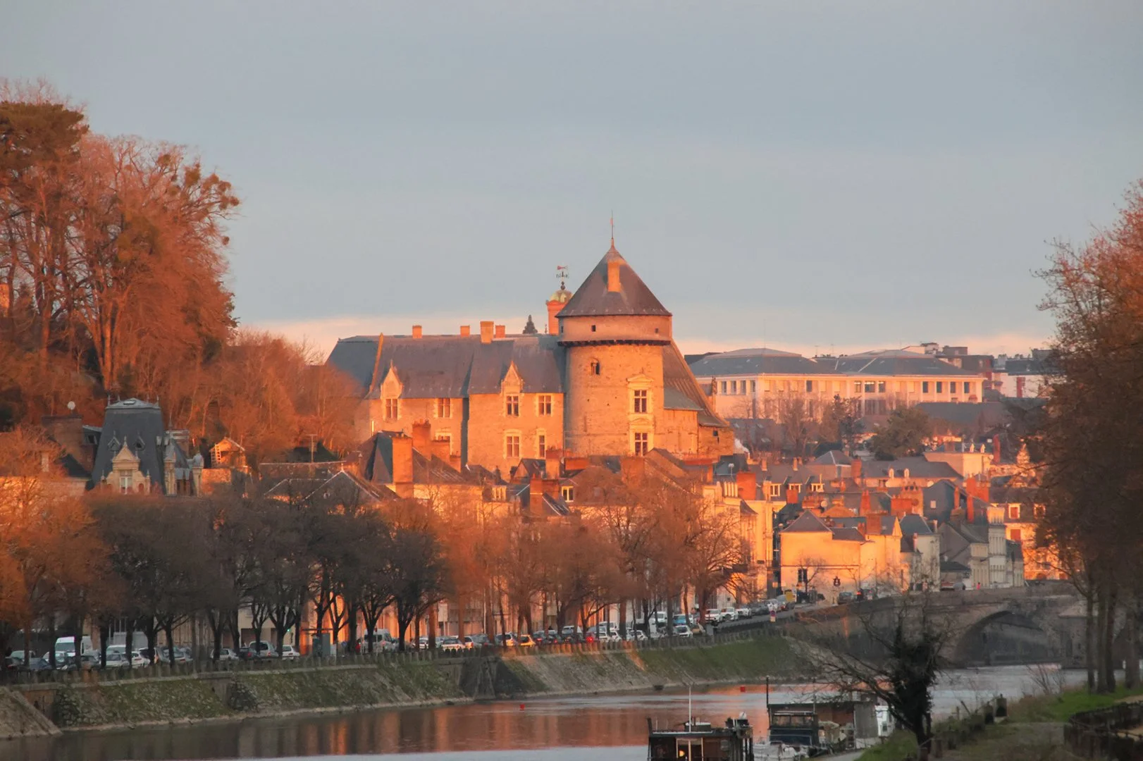 Vue-du-pont-dAvesnieres.jpg