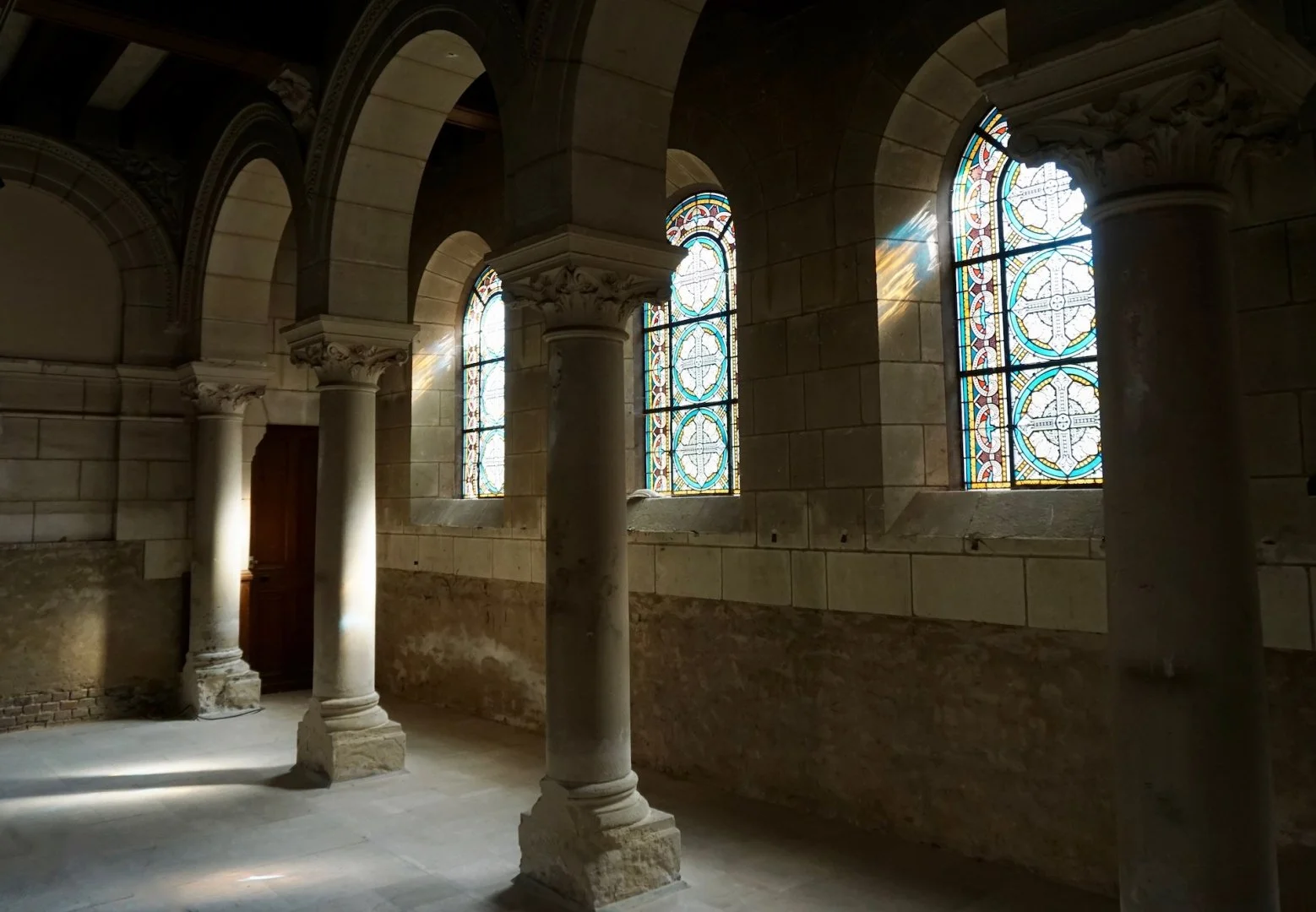Jeux-de-lumières-dans-la-Chapelle-Saint-Julien.jpg