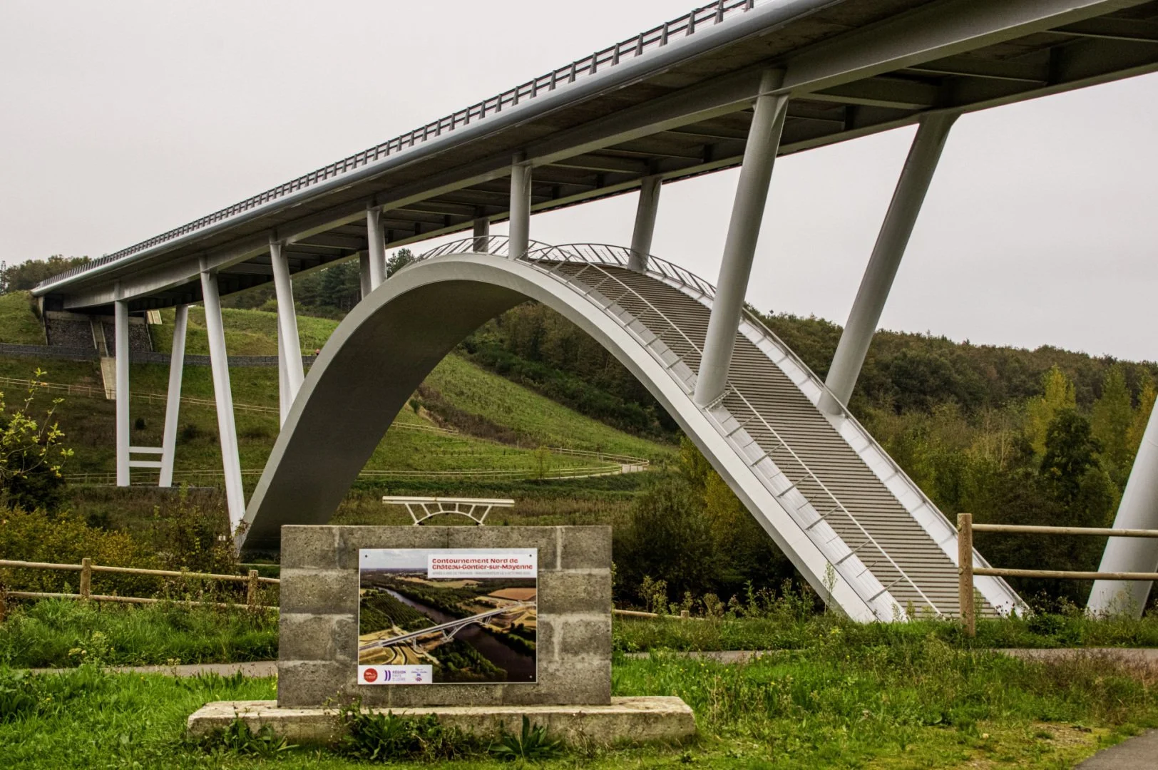 Viaduc-de-la-Mayenne.jpg