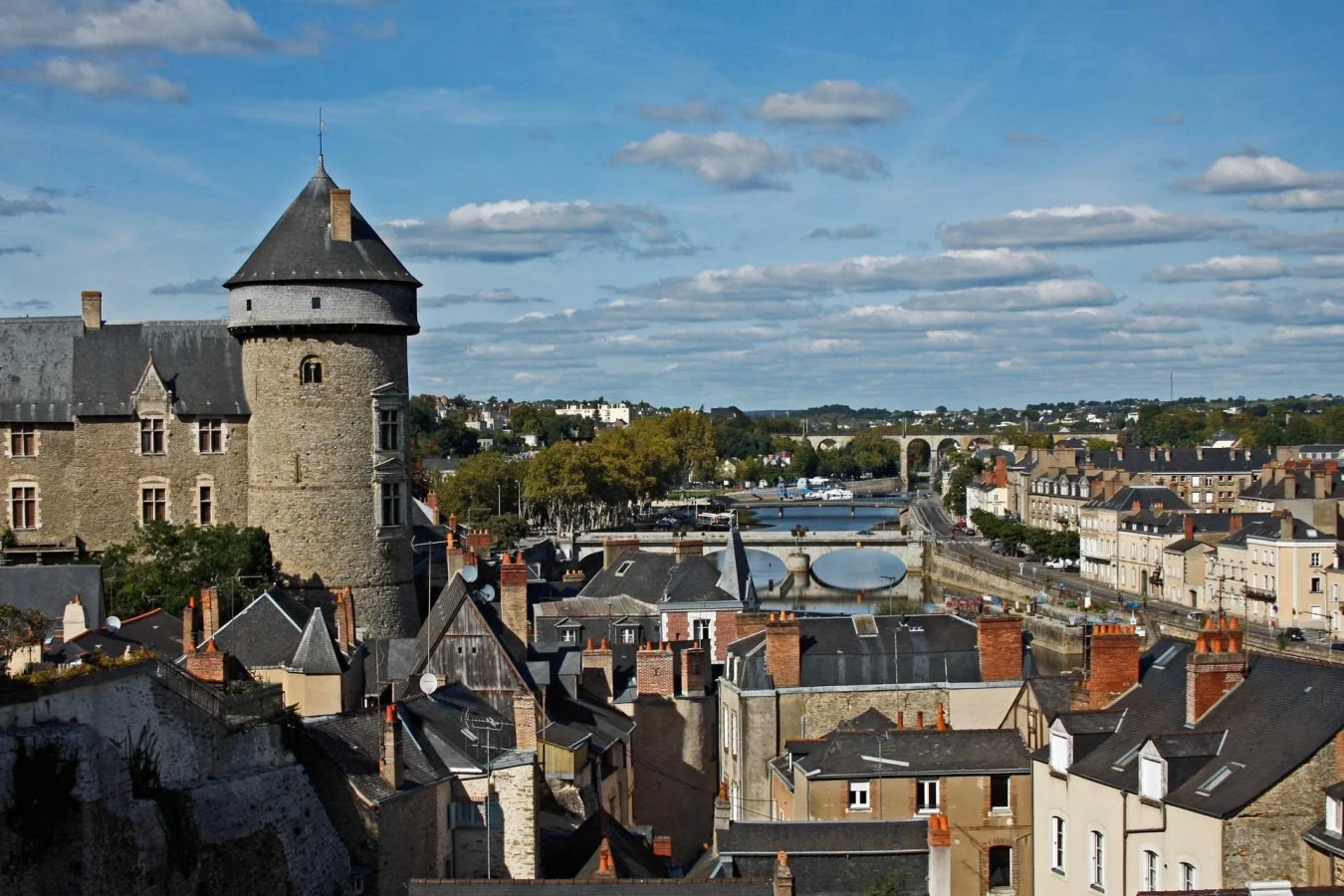 Laval-vue-de-la-Perrine.jpg
