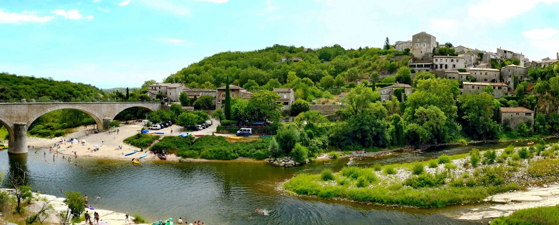 Panoramique-village-de-Balazuc-Ardeche.jpg