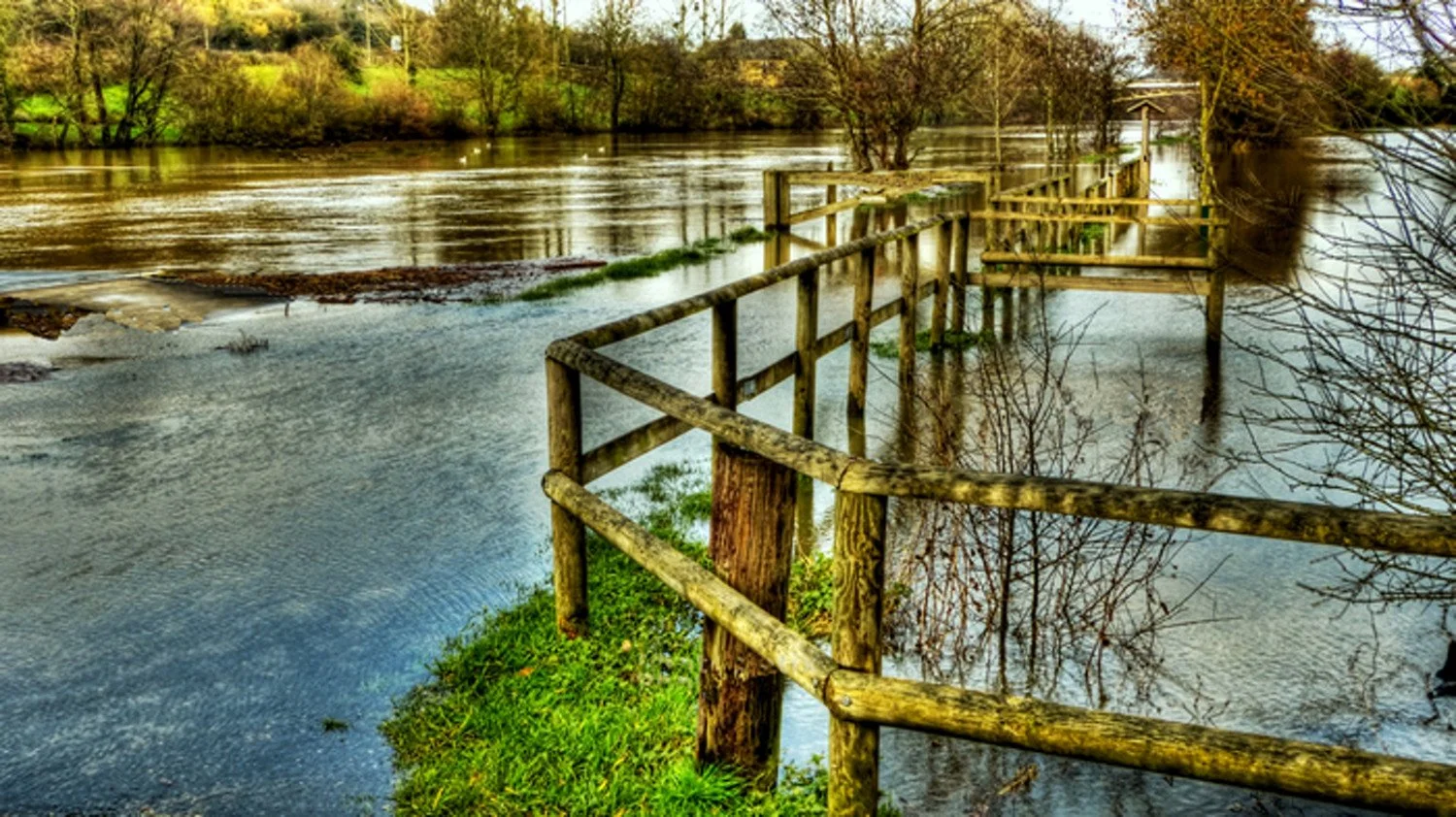 14-la-mayenne-hors-de-son-lit.jpg