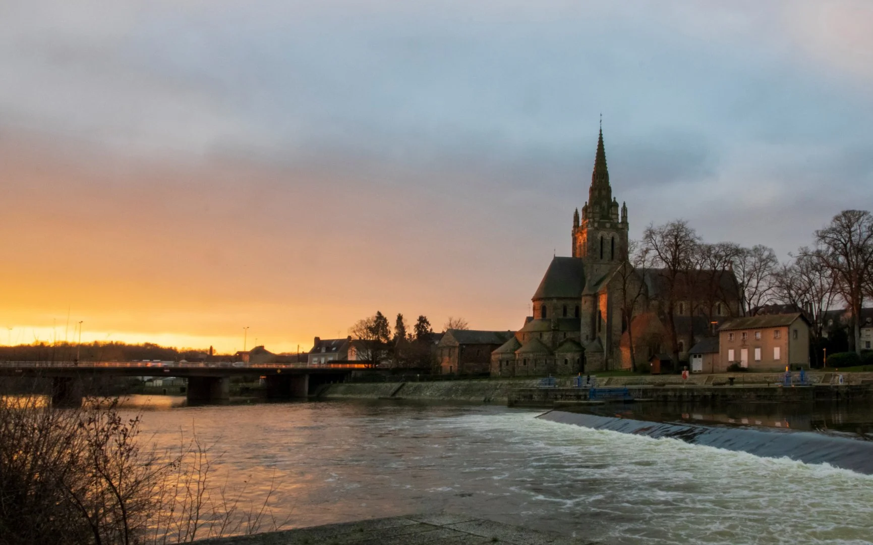 Basilique-Notre-Dame-dAvesnieres.jpg