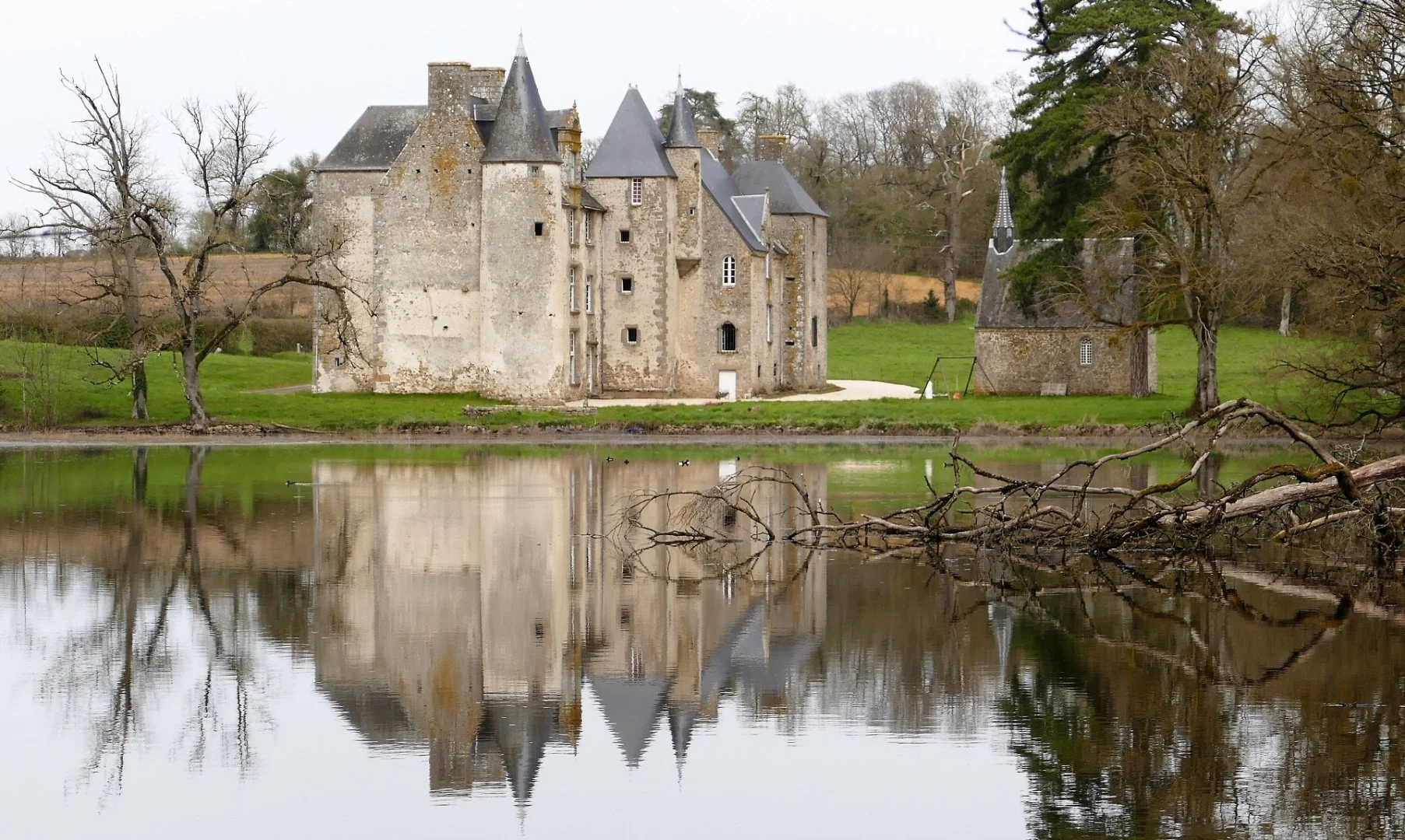 Chateau-de-Thure.jpg