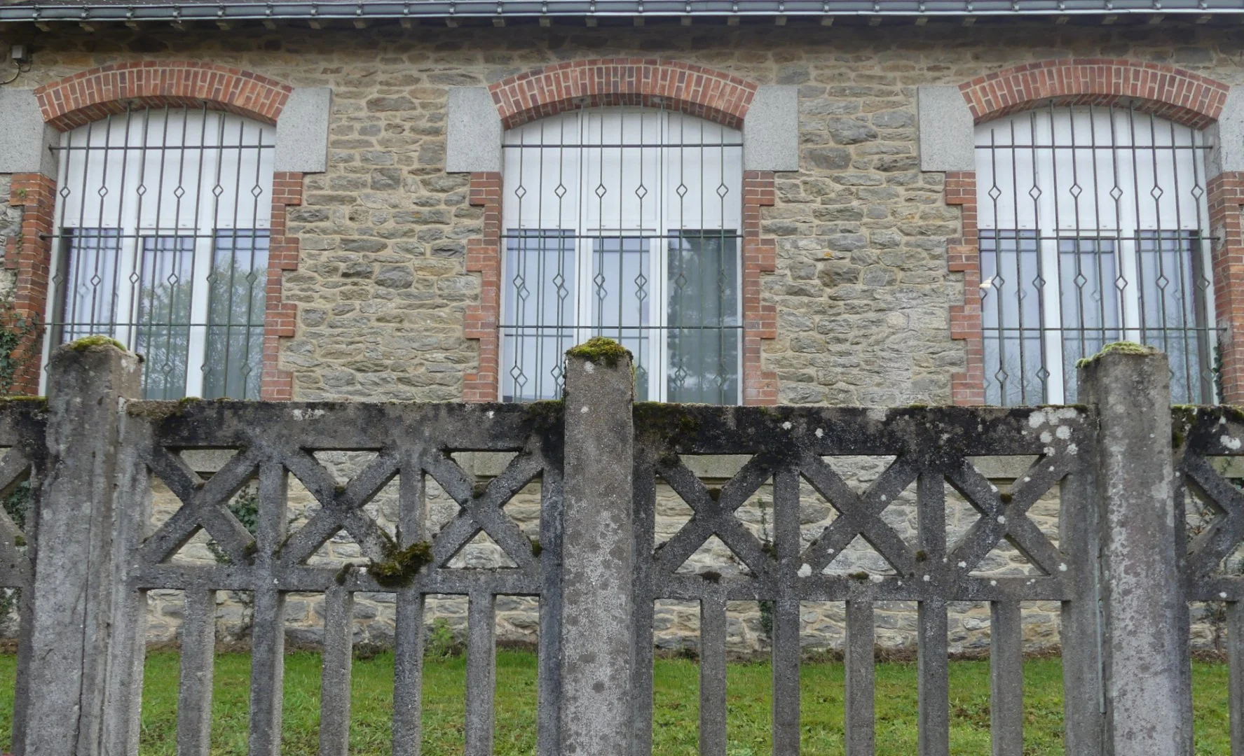 Ecole-de-Grenoux.jpg