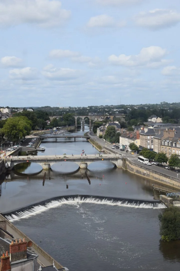 Laval-vue-du-Vieux-Chateau.jpg