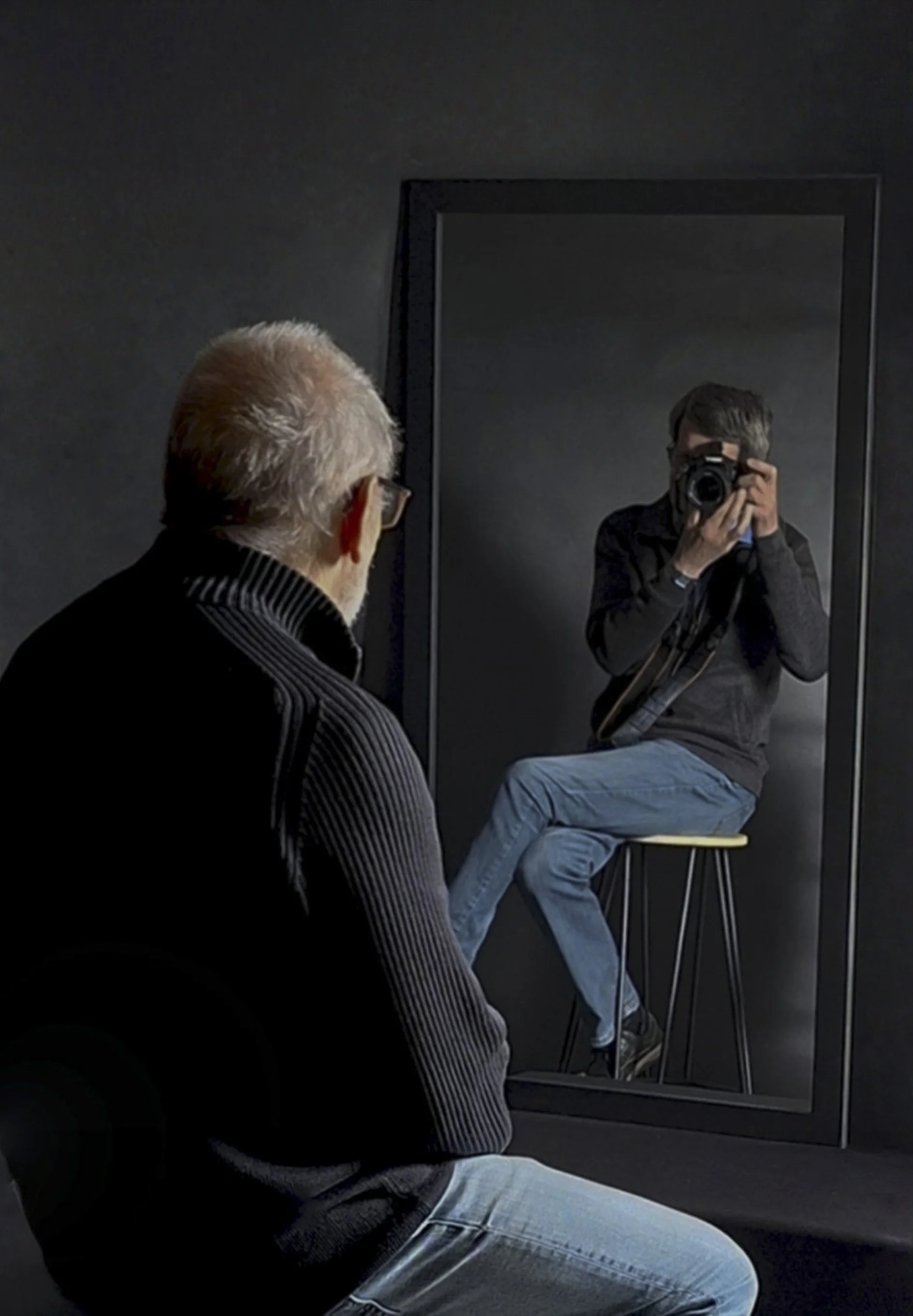 Qui regarde qui.jpg