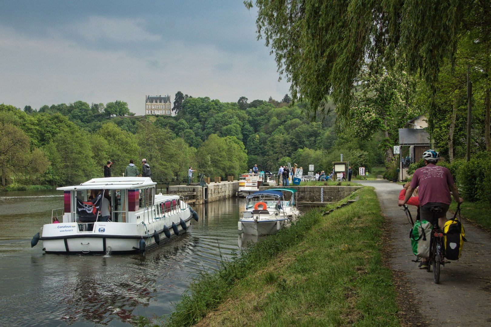 La-mayenne-et-son-halage..jpg