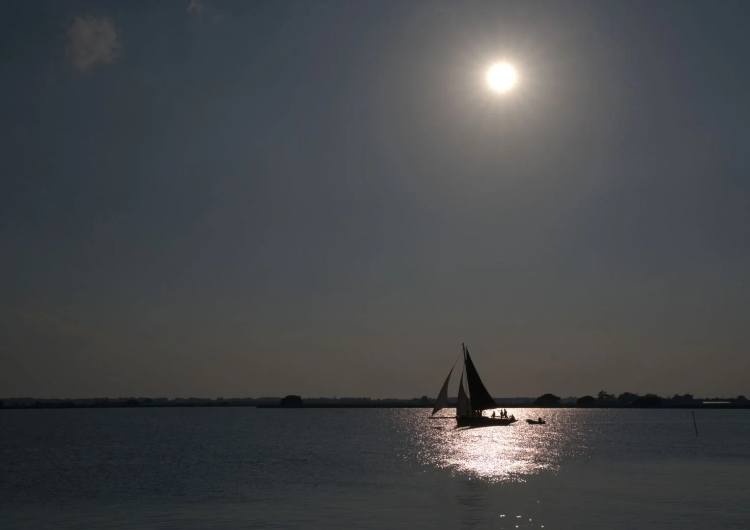 Bateau_A_Contre_Jour.jpg