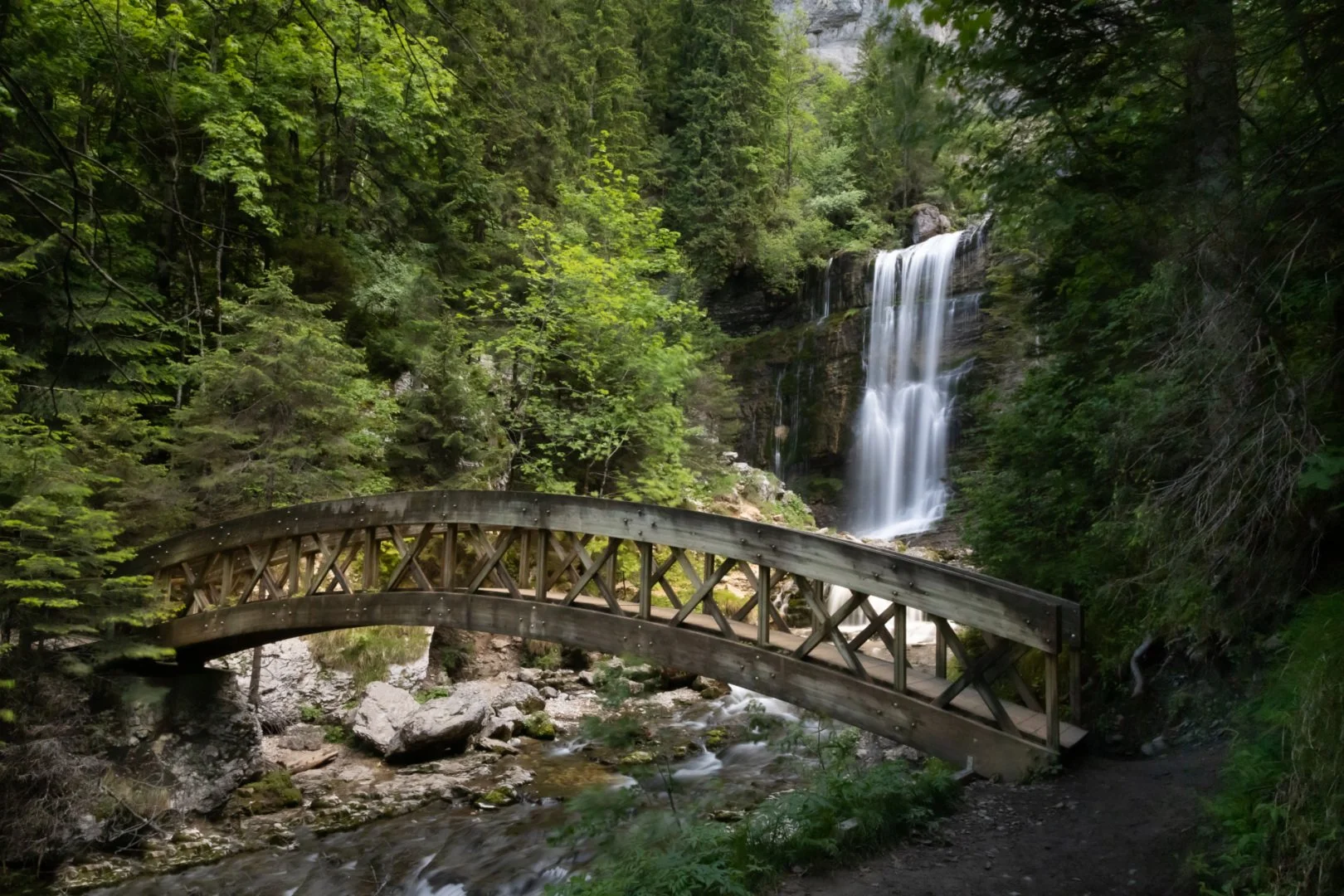 La-grande-cascade-dans-le-cirque-de-Saint-Même-a-Saint-Pierre-dEntremont-.jpg