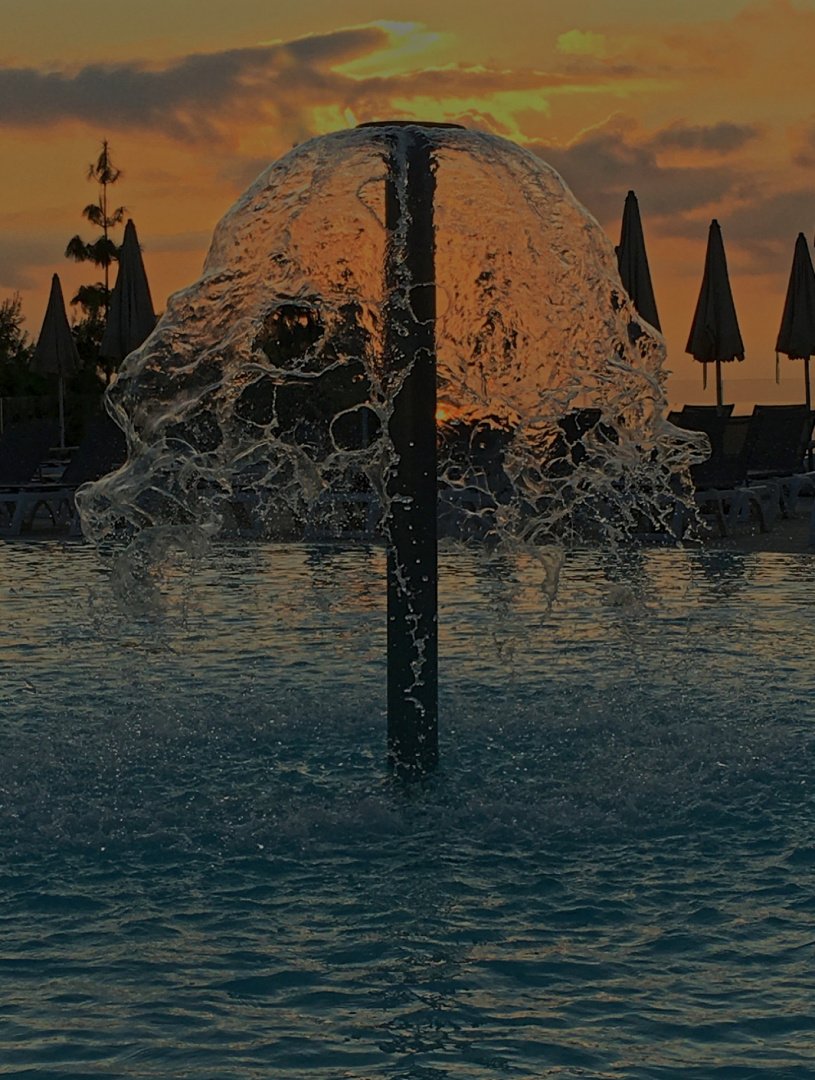 Jet-d-eau-au-Coucher-de-soleil.jpg