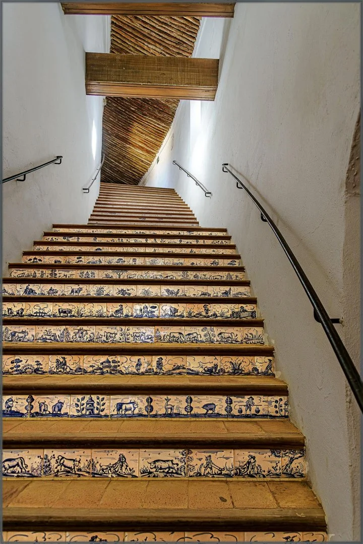 Escalier-des-arenes-de-Ronda.jpg