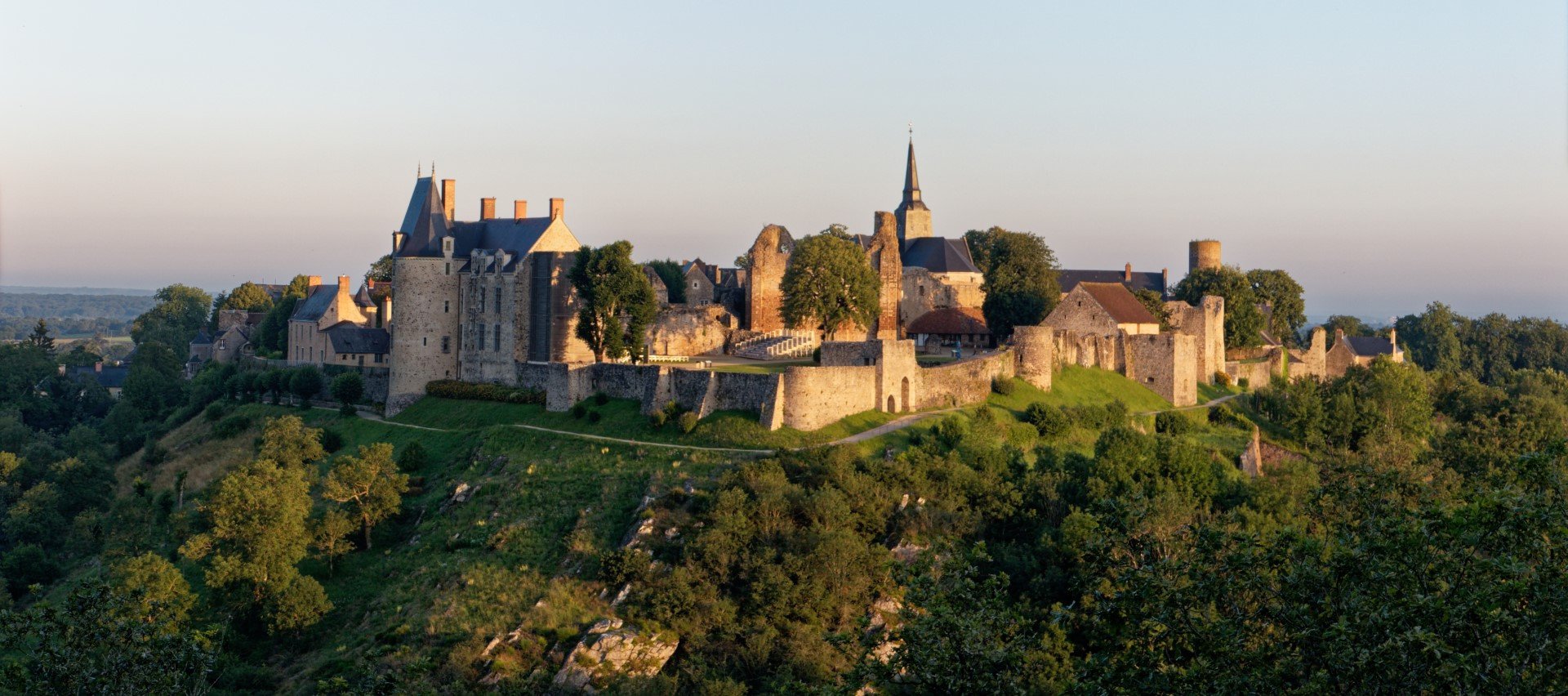 Cite-de-Ste-Suzanne.jpg