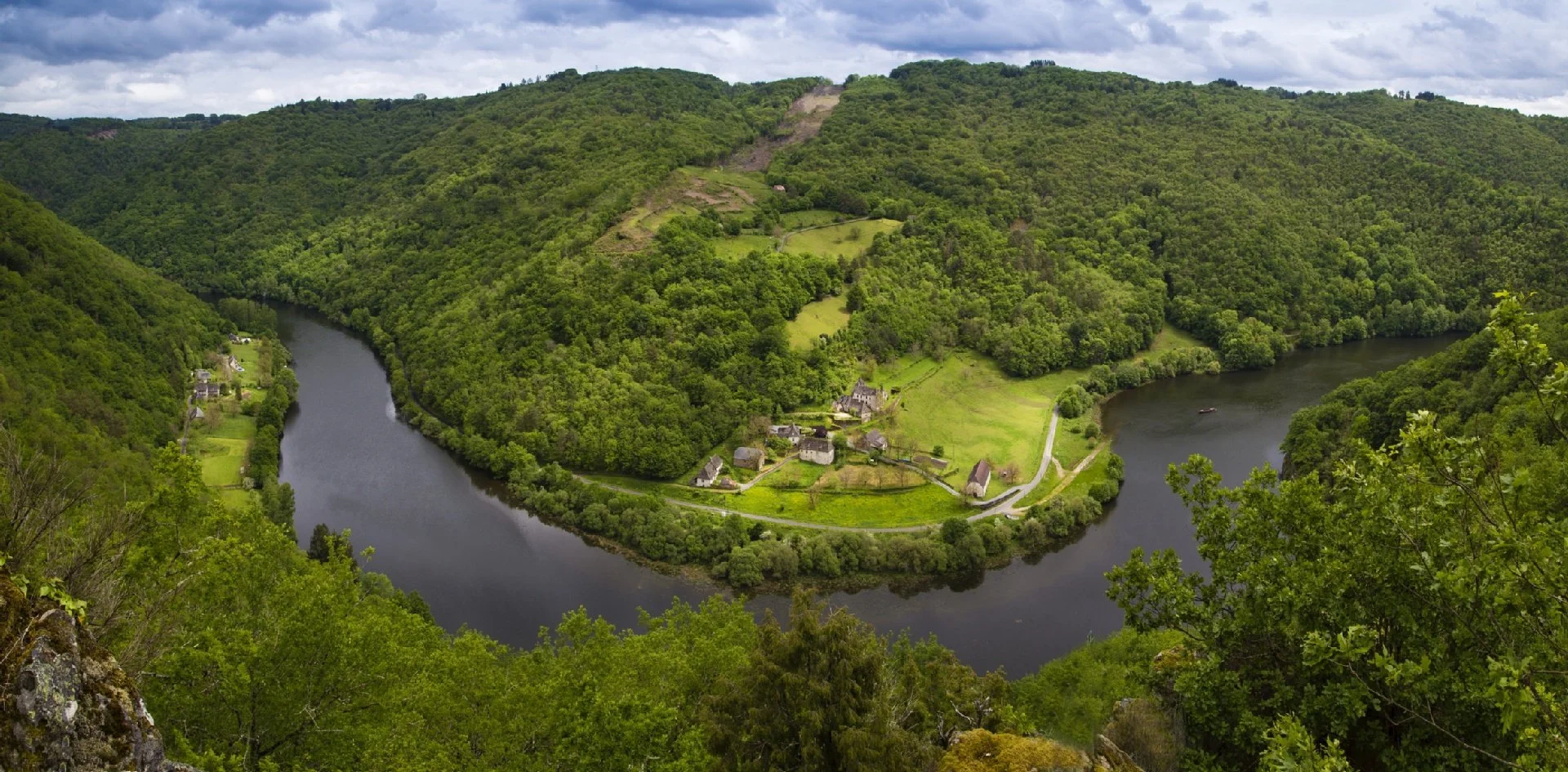 Dordogne-à-Argentat.jpg