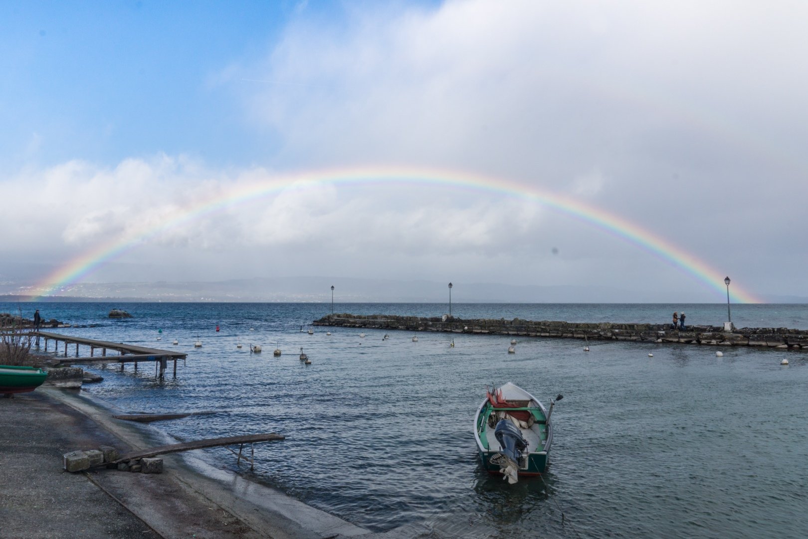 Arc-en-ciel-sur-le-lac-Léman.jpg