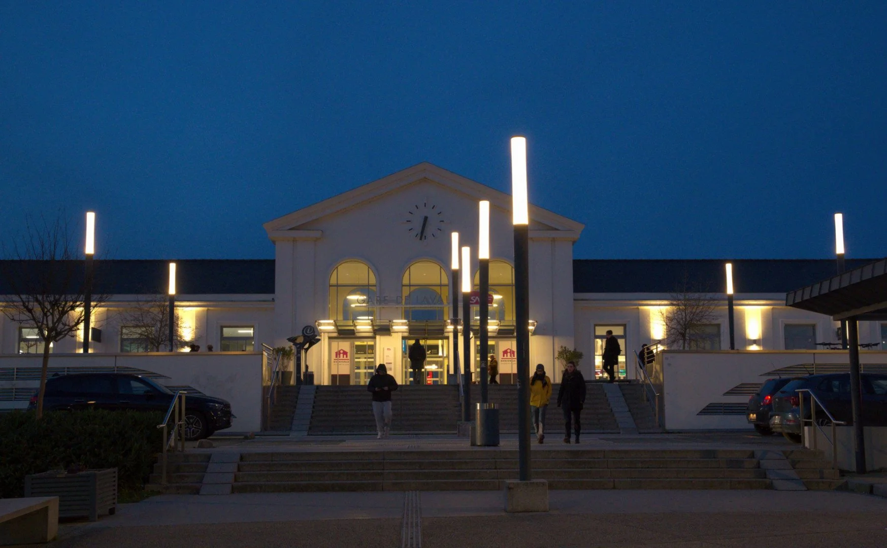 Gare-de-Laval-a-lheure-bleue.jpg
