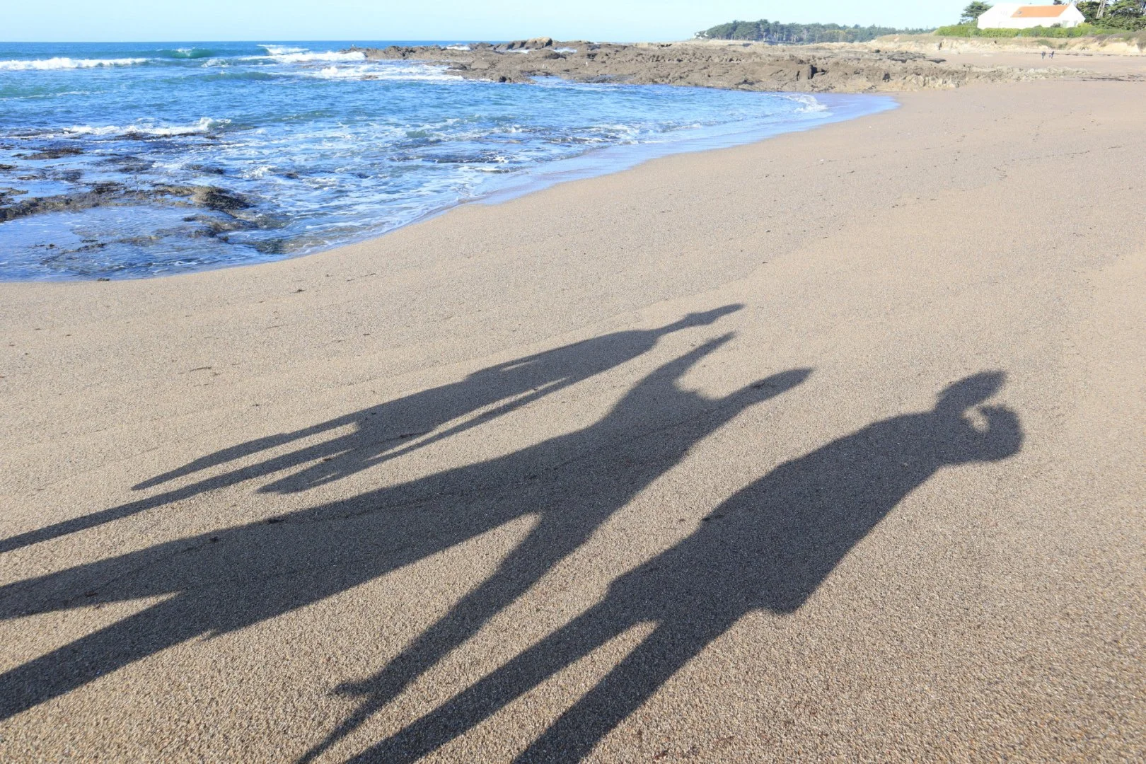 Ombres-sur-la-plage-de-la-Turballe.jpg