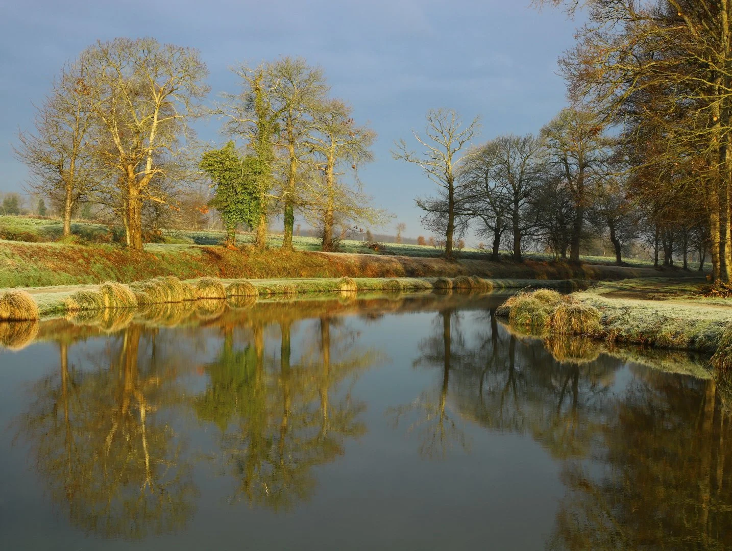 Un-matin-sur-un-canal....JPG