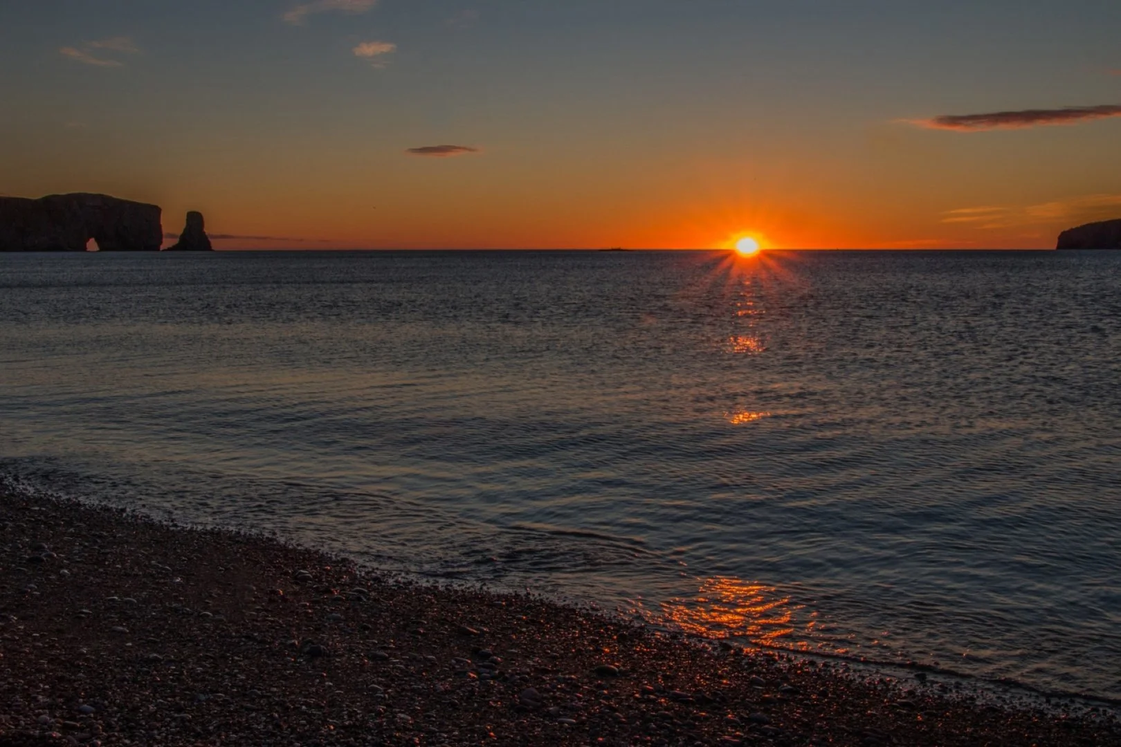 Lever-soleil-à-Percé-en-Gaspésie.jpg