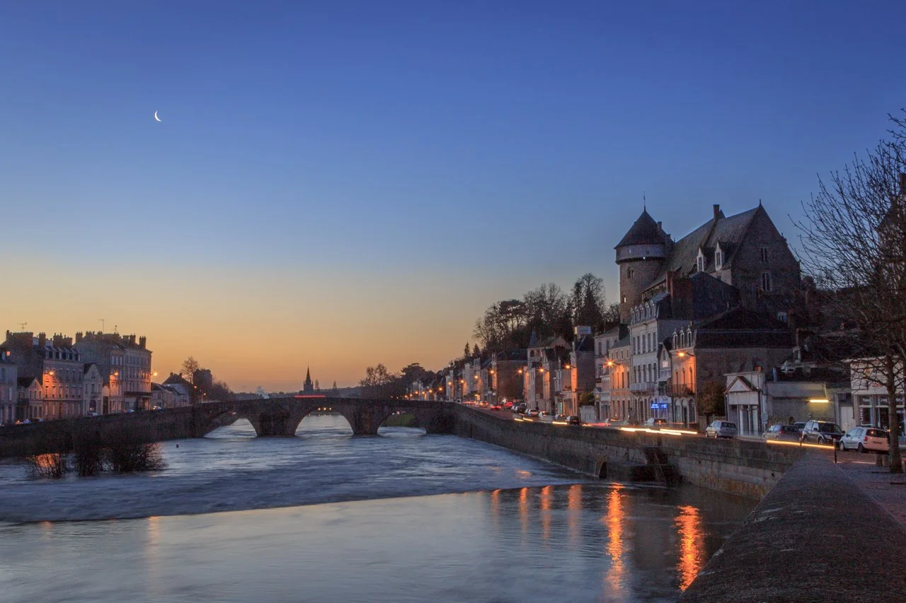 2-la-lune-et-le-chateau.jpg