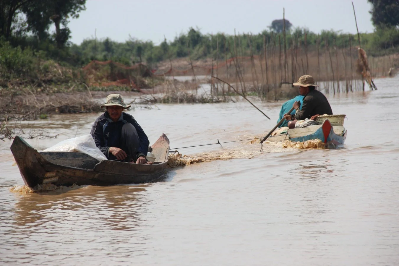 Sur-le-Tonlé-Sap-Cambodge_li.jpg