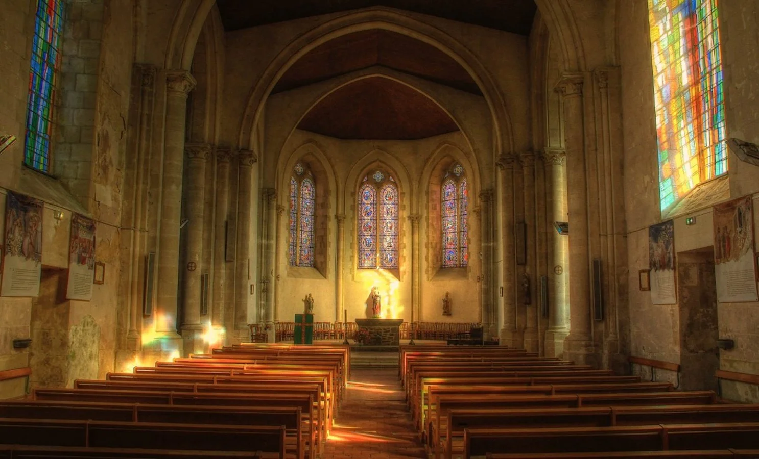 Eglise-de-St-Suzanne.jpg