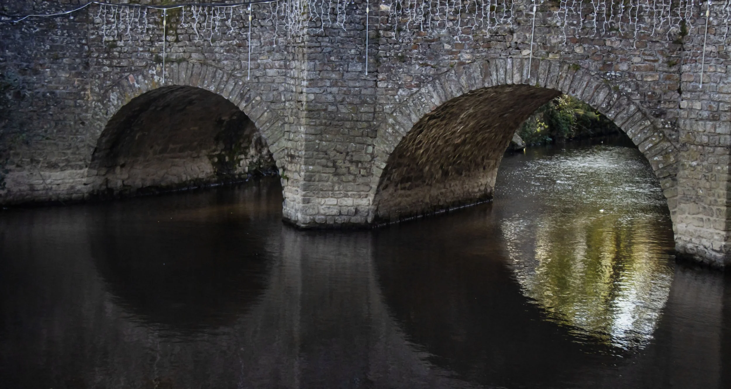DE L'EAU SOUS LES PONTS .jpg