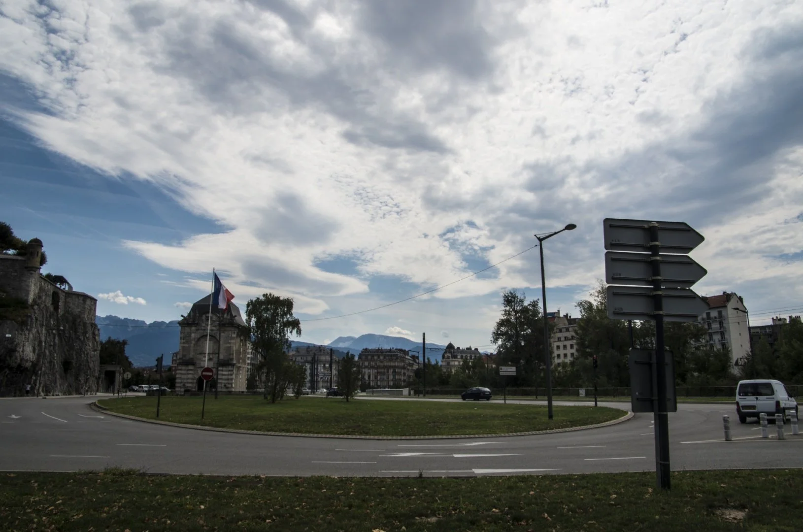 rond-point-Grenoble.jpg