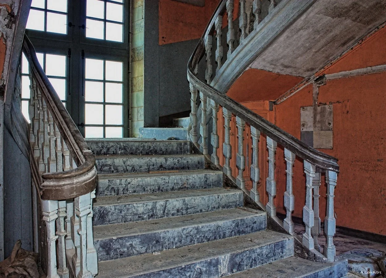 12-escalier-central.jpg