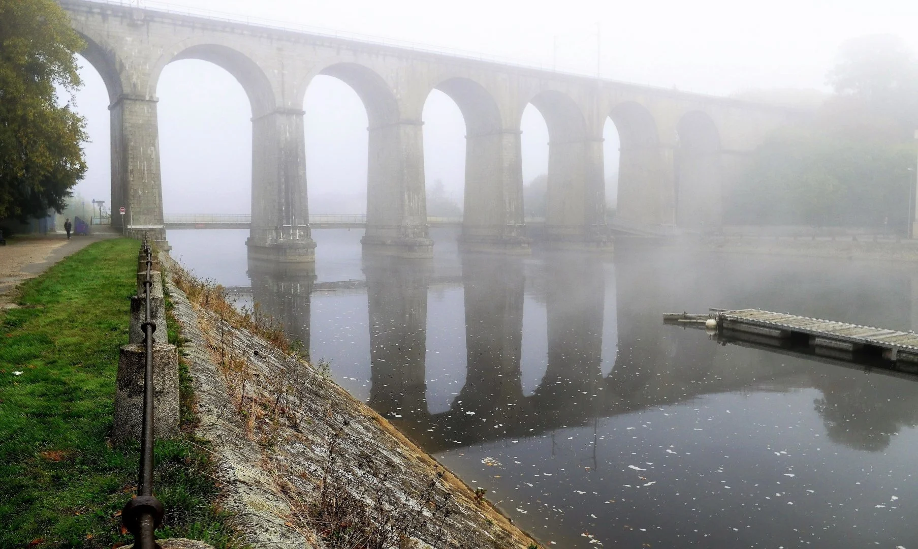 viaduc-dans-la-brume.jpg