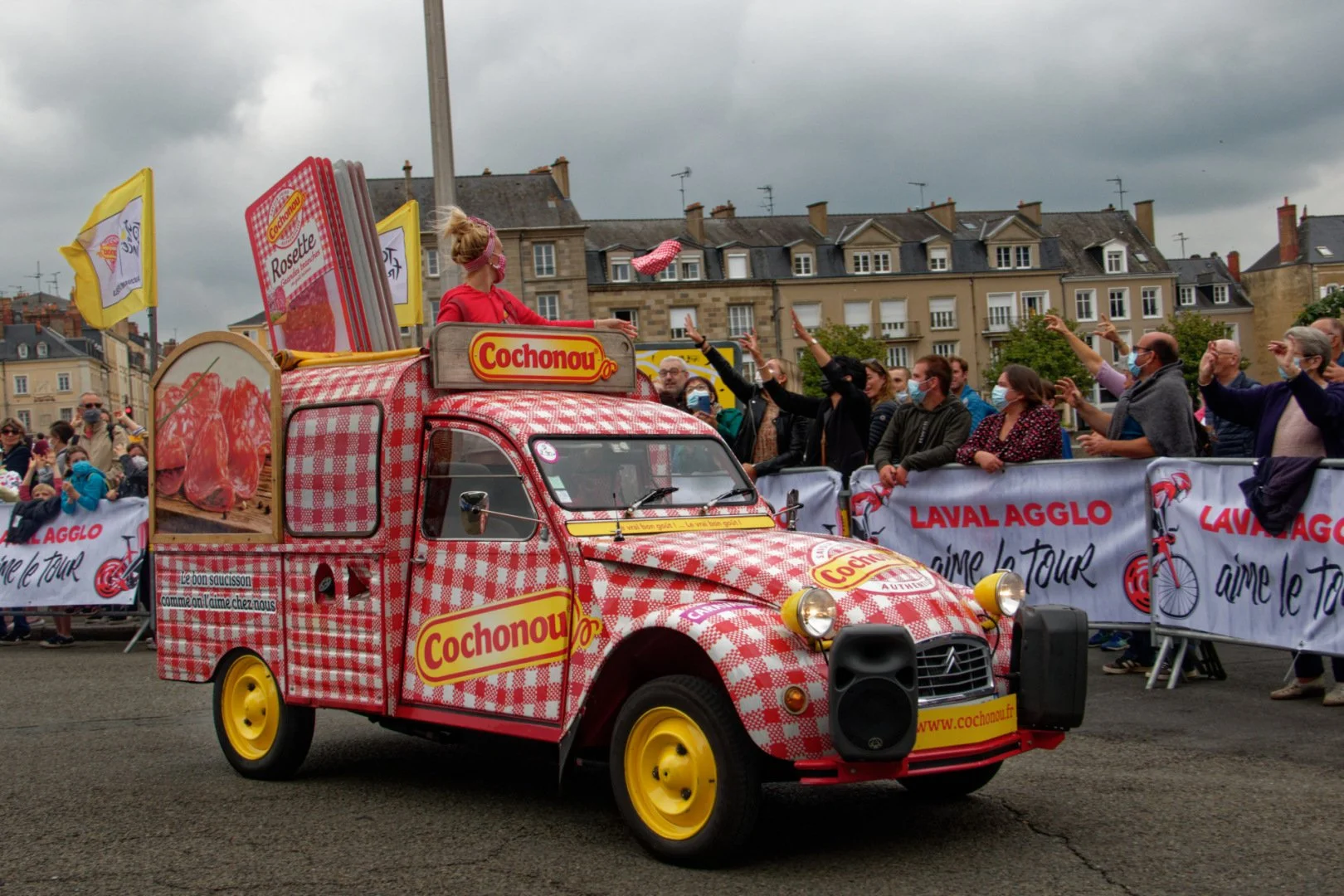 TDF2021-caravane_007.jpg