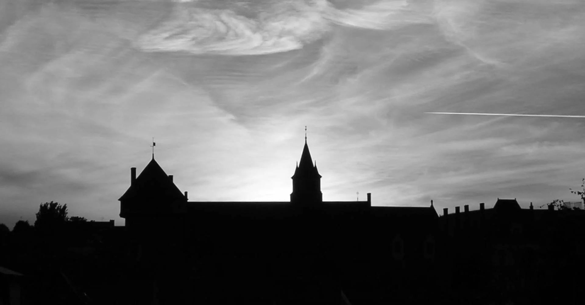 La-silhouette-du-chateau-de-Laval.jpg
