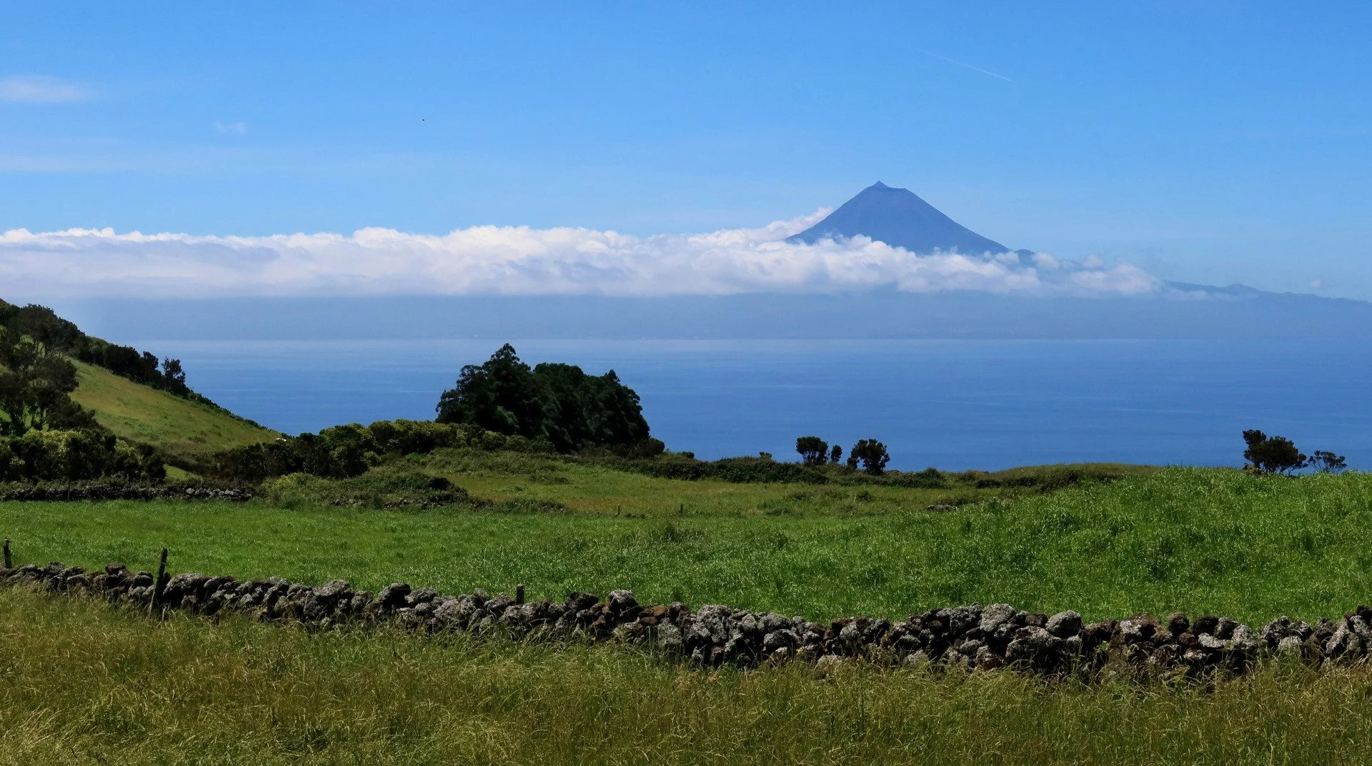 Mont-Pico-sortant-des-nuages.jpg
