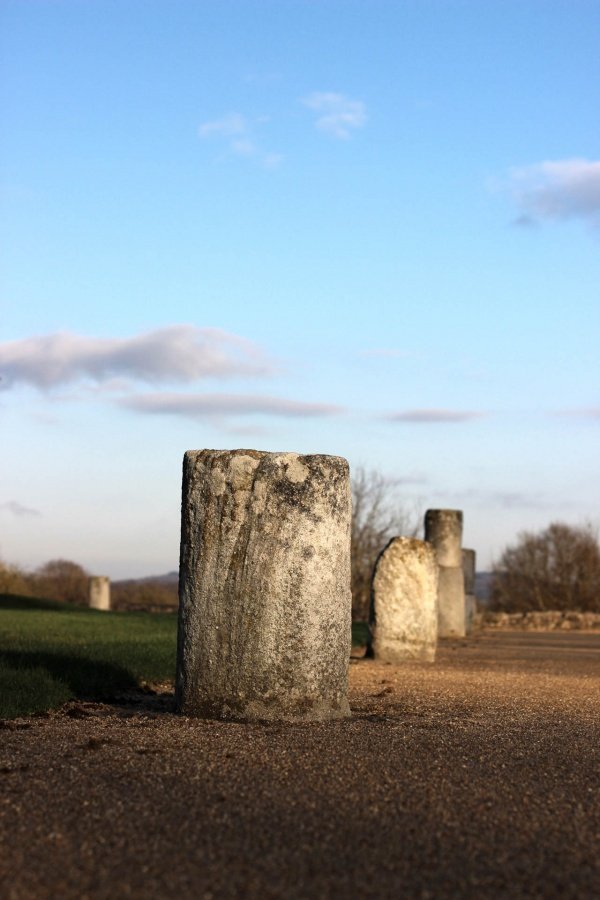 colonnes-temple-gallo-romain-de-Jublains.jpg