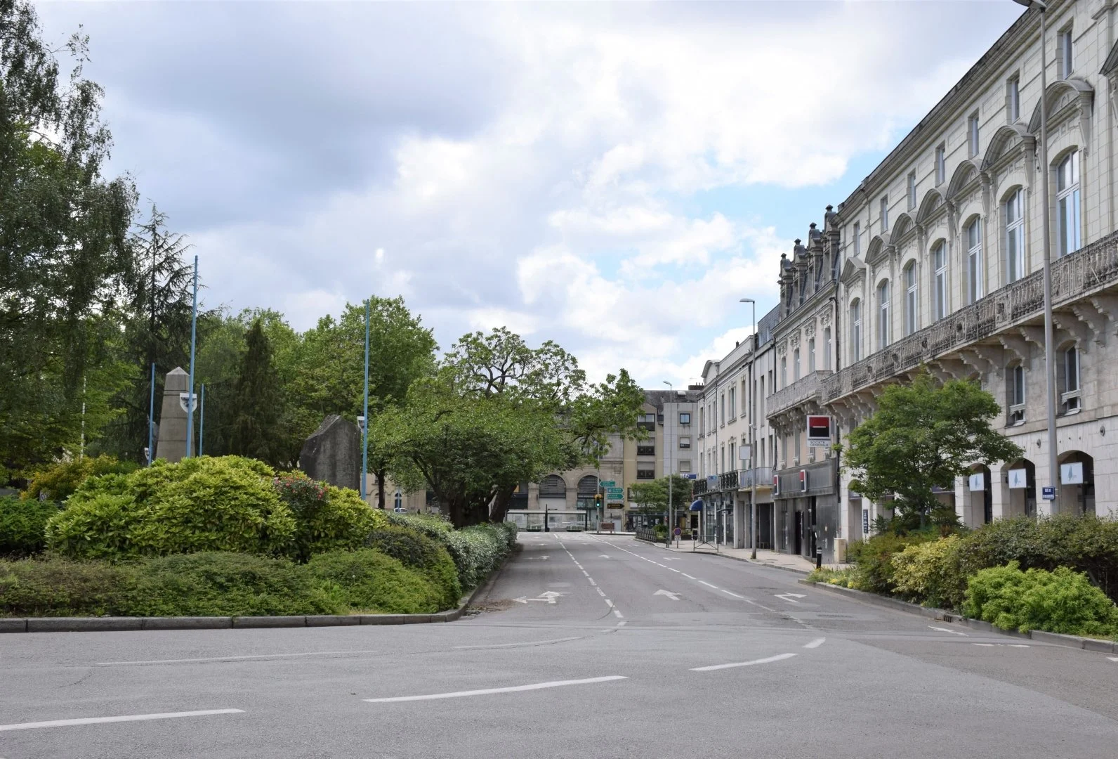 Rona-B.-Laval-Rue-de-Strasbourg-.JPG