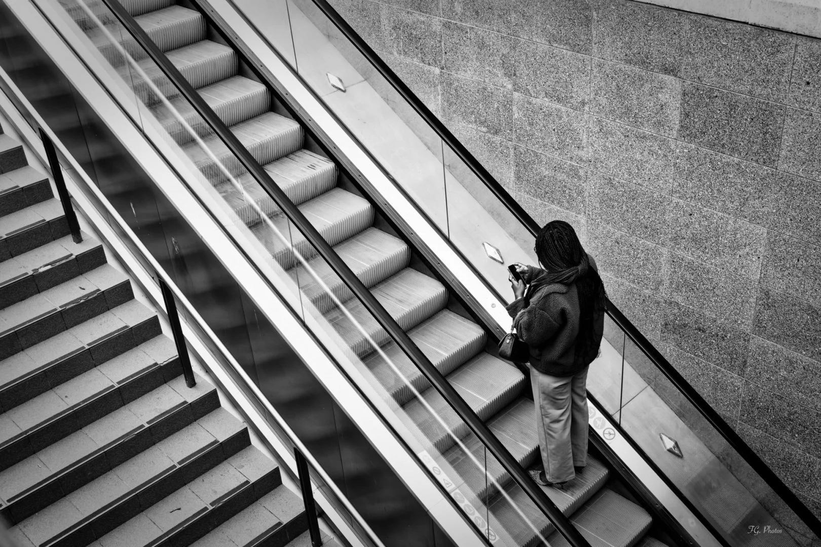 Personne sur un Escalator, en noir et blanc