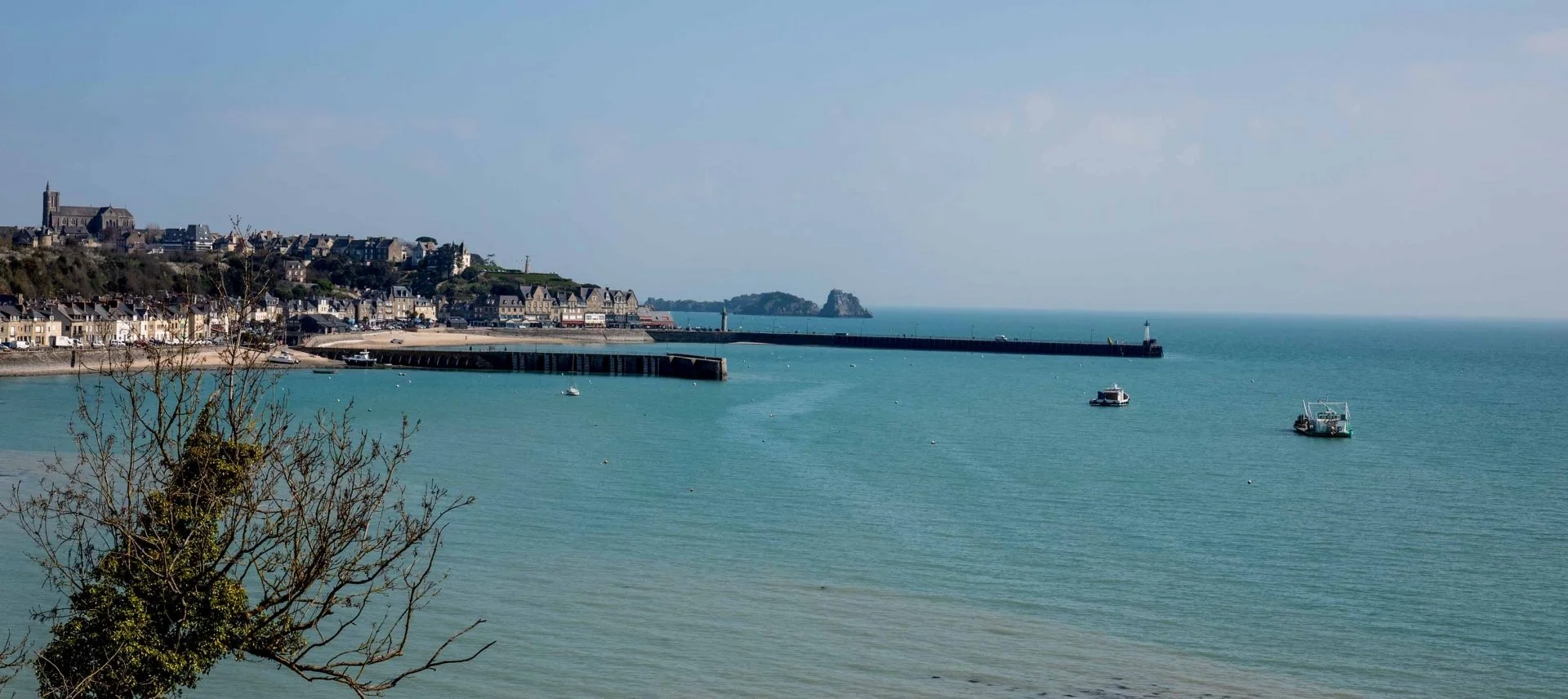 Cancale-vert-émeraude-comme-la-côte-du-même-nom.jpg