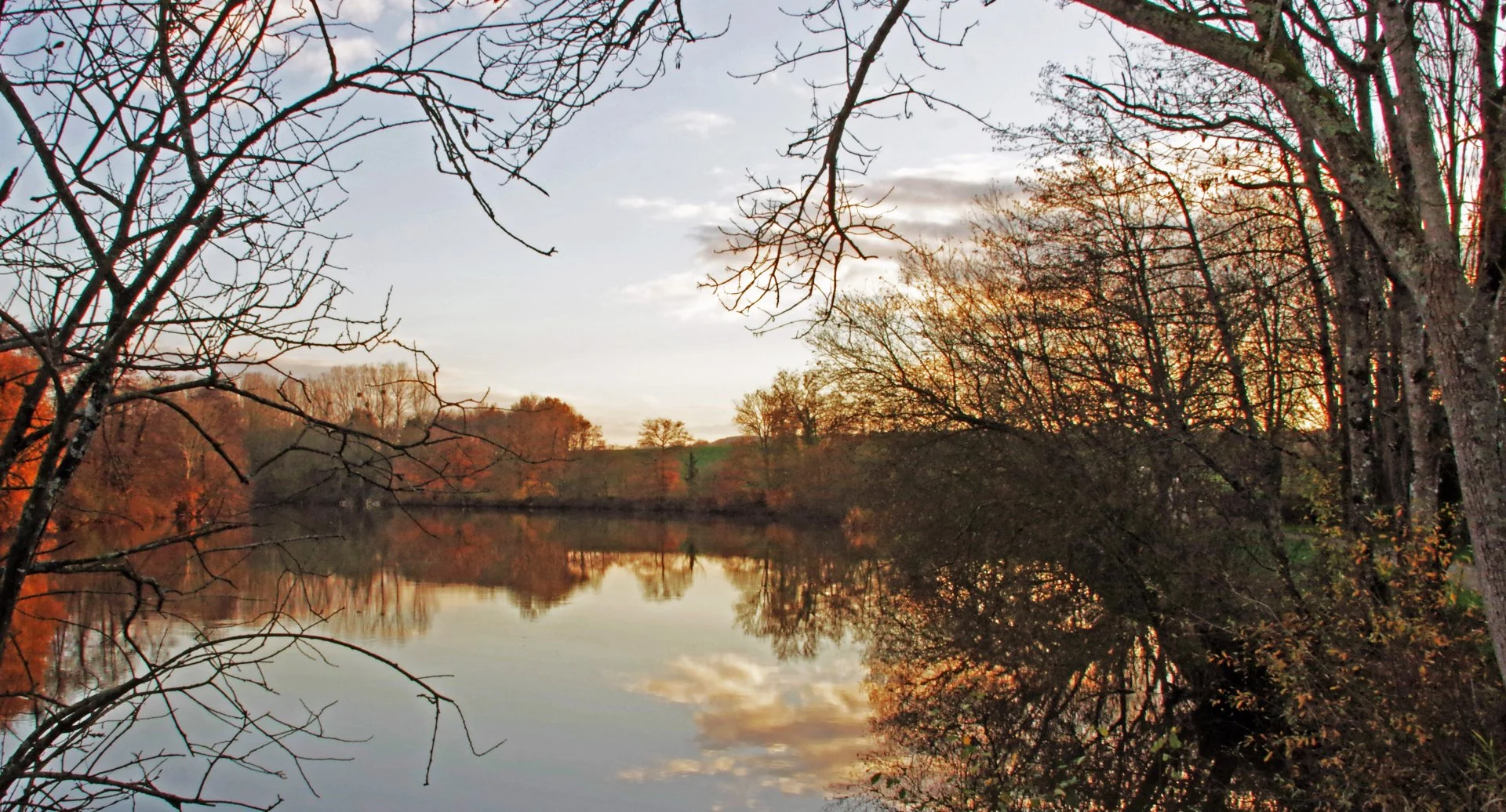 Fin-de-journee-sur-les-bords-de-la-Mayenne.jpg