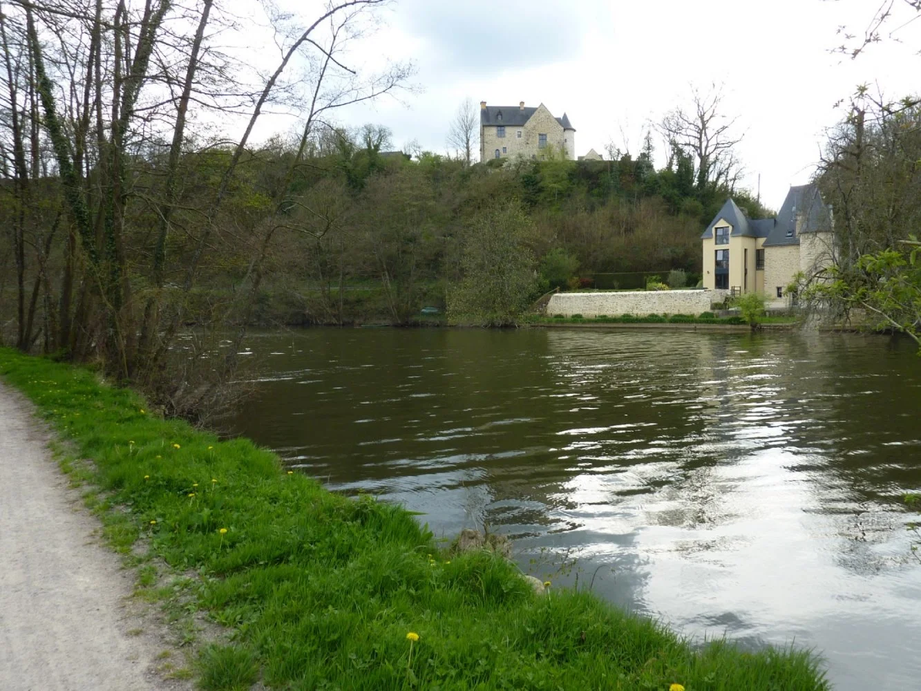 51-les-reflets-des-jolies-demeures-face-au-hallage.jpg