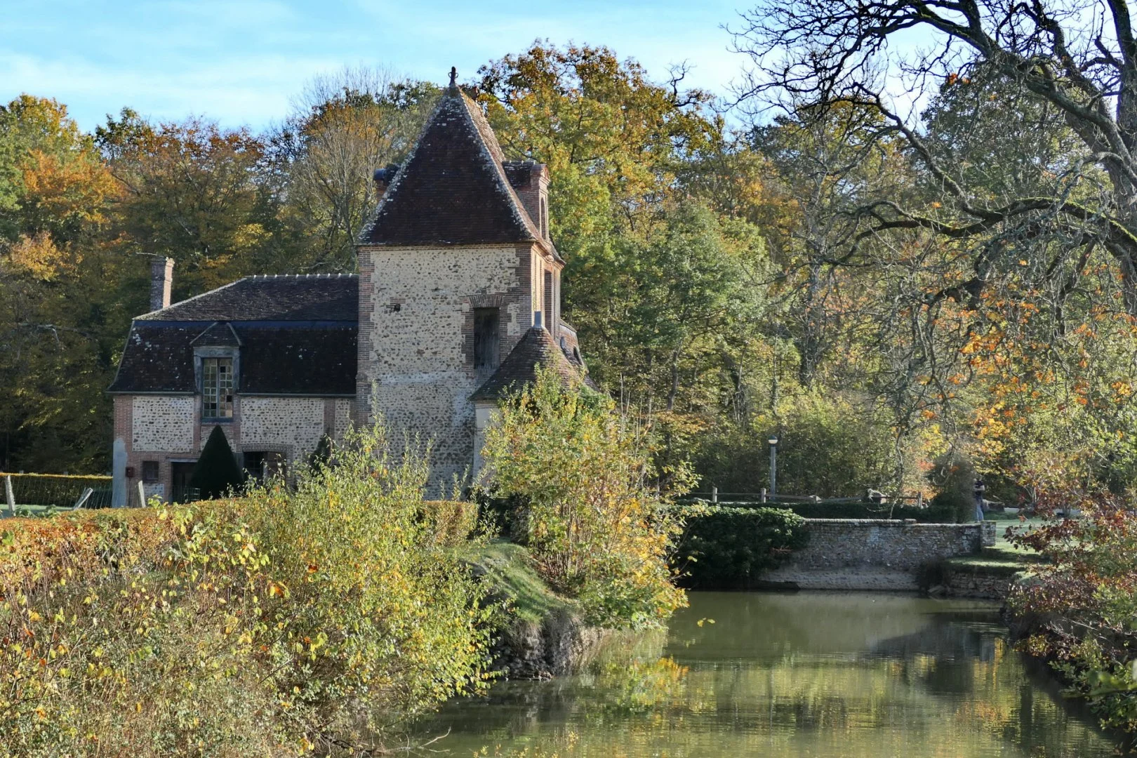 Dependance-du-Chateau-du-Haut-bois.jpg