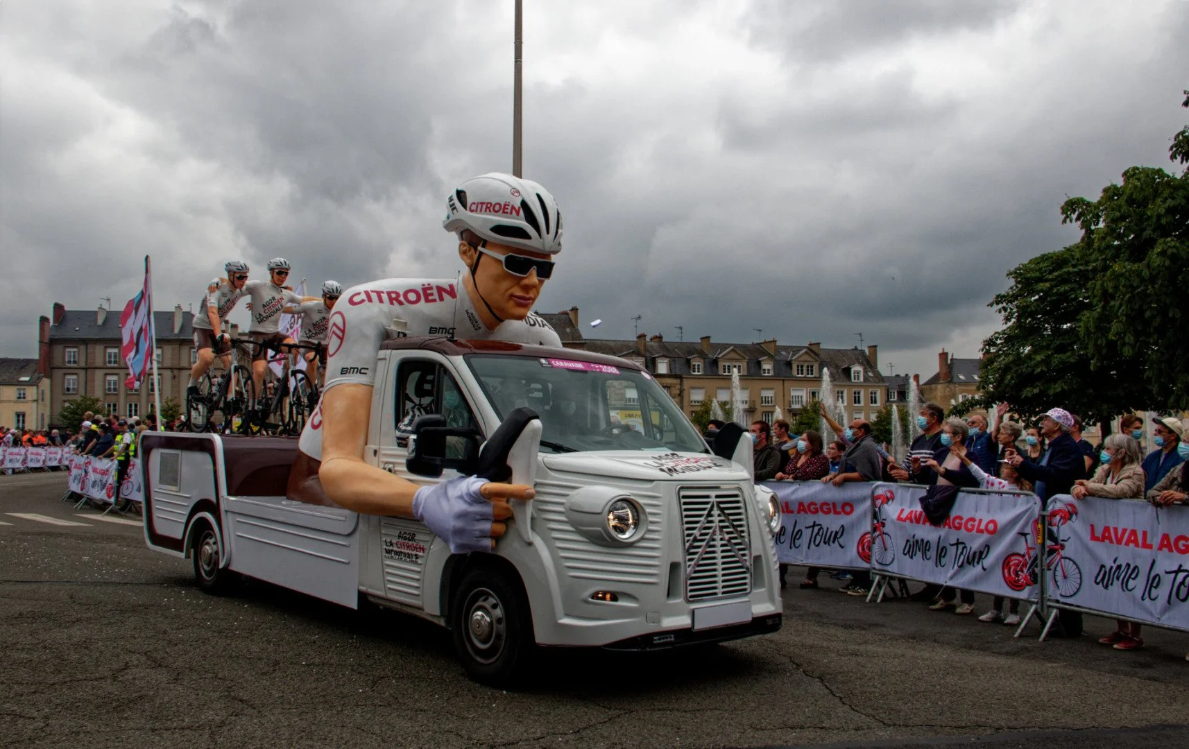 TDF2021-caravane_006.jpg