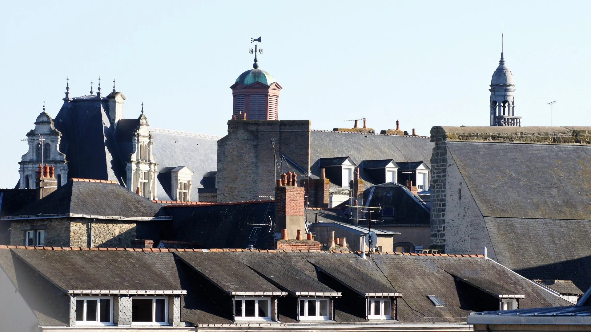 Les-toits-de-Laval.jpg